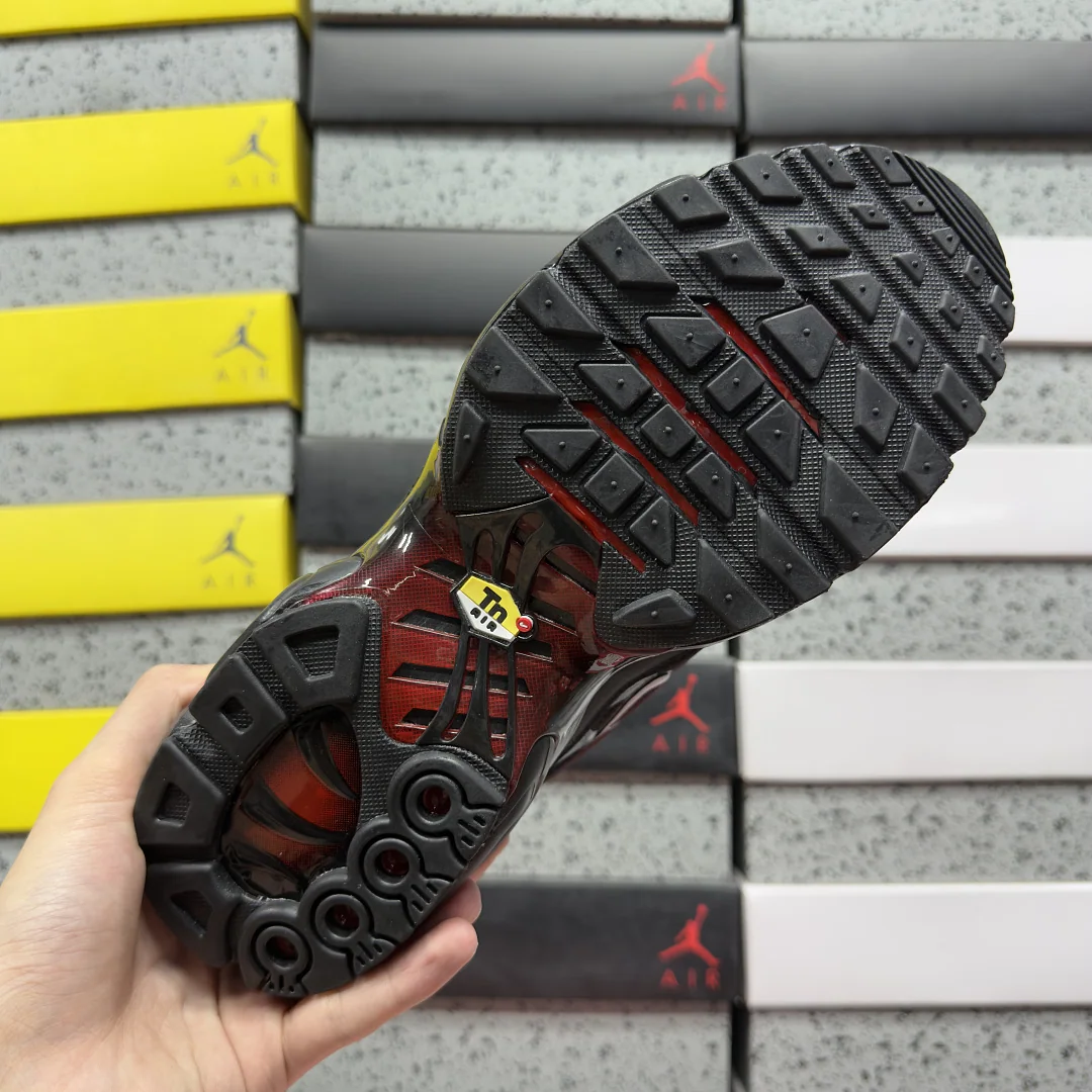 나이키 [BD] 에어 맥스 플러스 DC1936-001 201873 Nike Air Max Plus Deadpool 상세 이미지 2