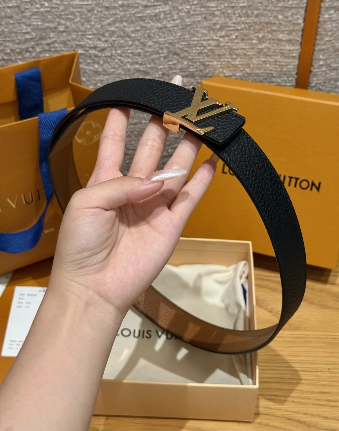 루이비통 JD350 이니셜 리버서블 가죽 벨트 상세 이미지 3