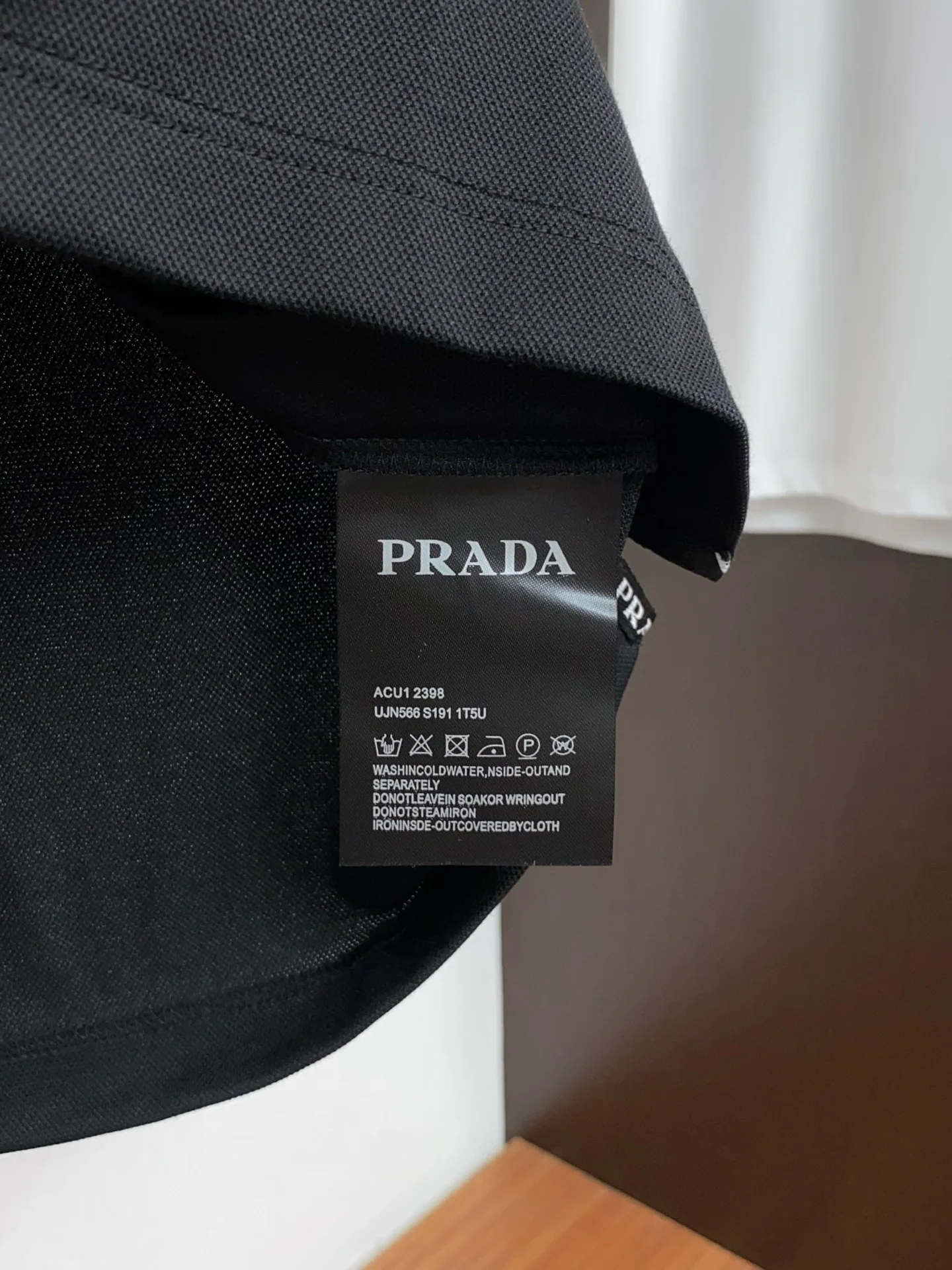프라다 클래식 카라 코마 코튼 남성 반팔 티셔츠 상세 이미지 6