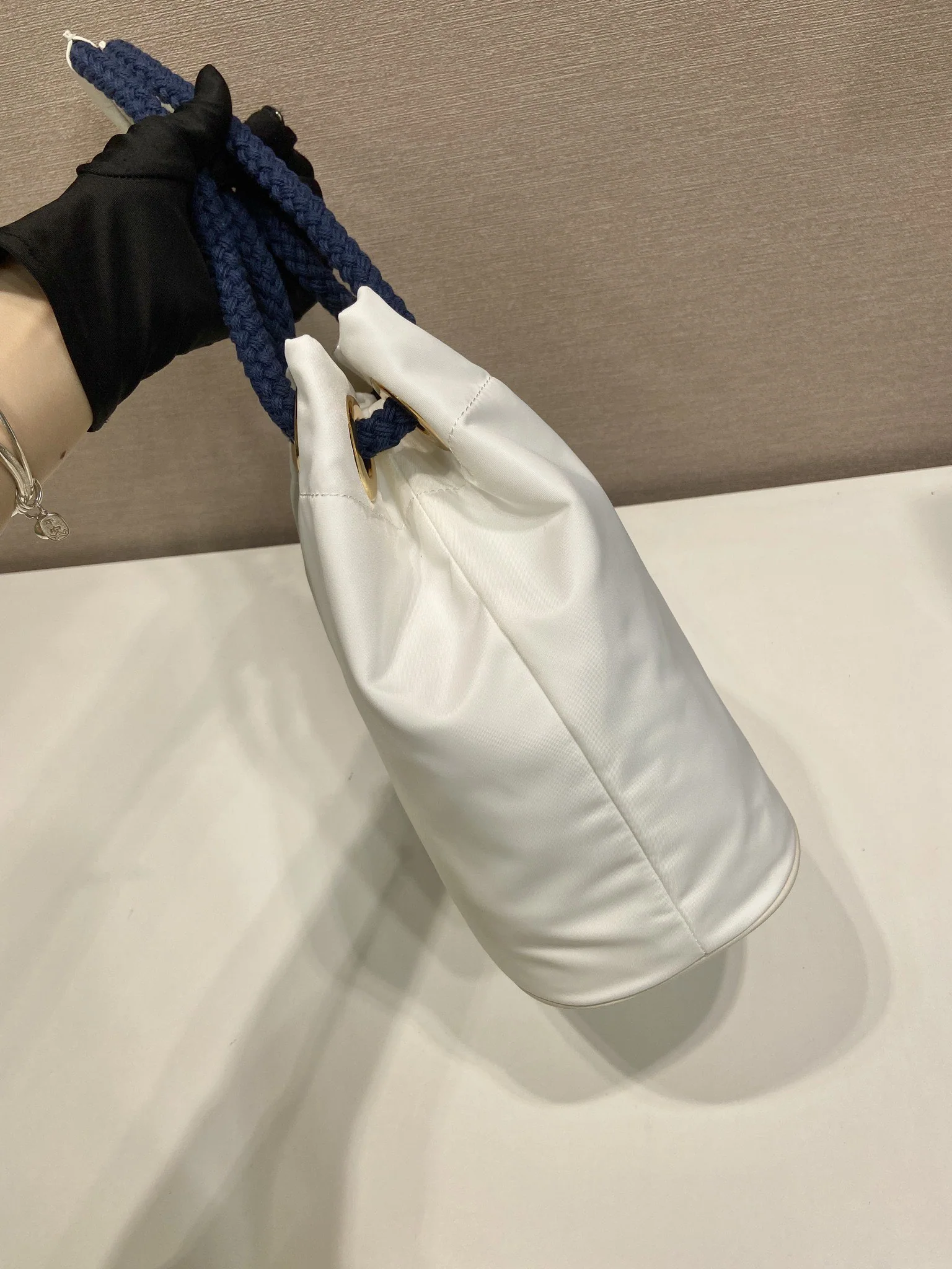 프라다 리나일론 카프스킨 버킷백 1BE082 상세 이미지 6