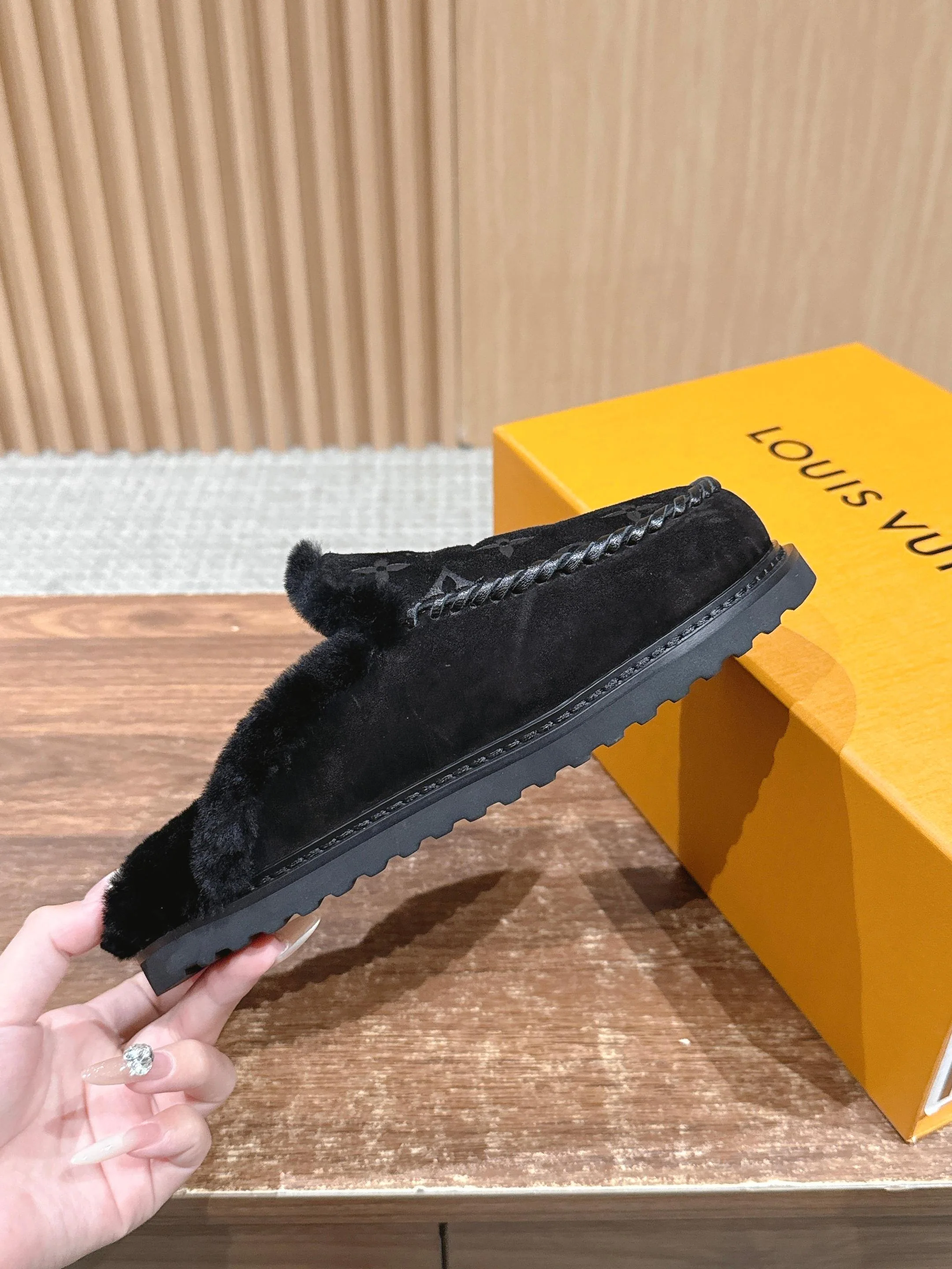루이비통 코르티나 모노그램 스웨이드 로퍼 상세 이미지 5