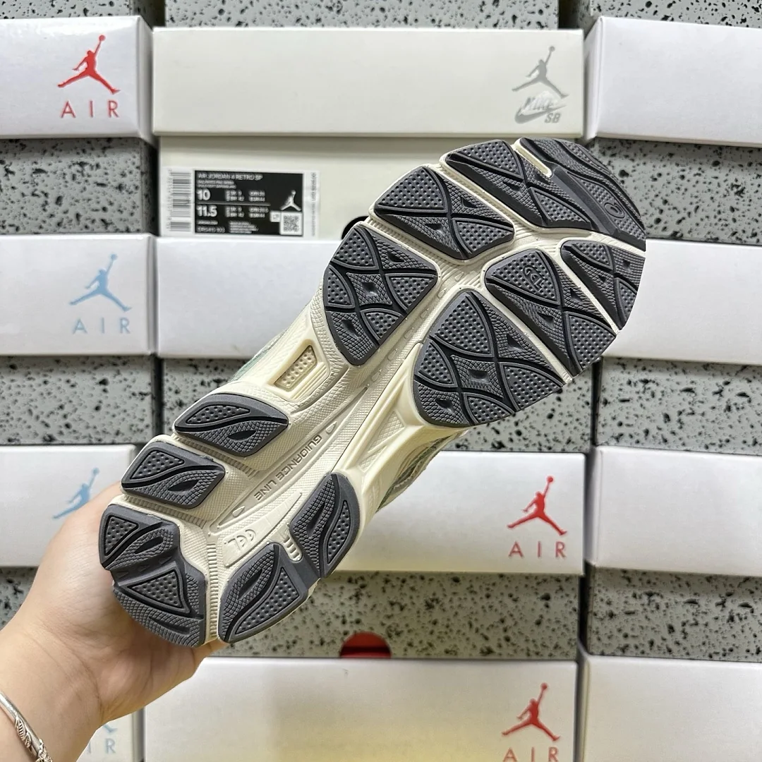 아식스 [RT] 젤 NYC 1203A383-302 200364 Asics Gel-NYC Ivy Smoke Grey 상세 이미지 4