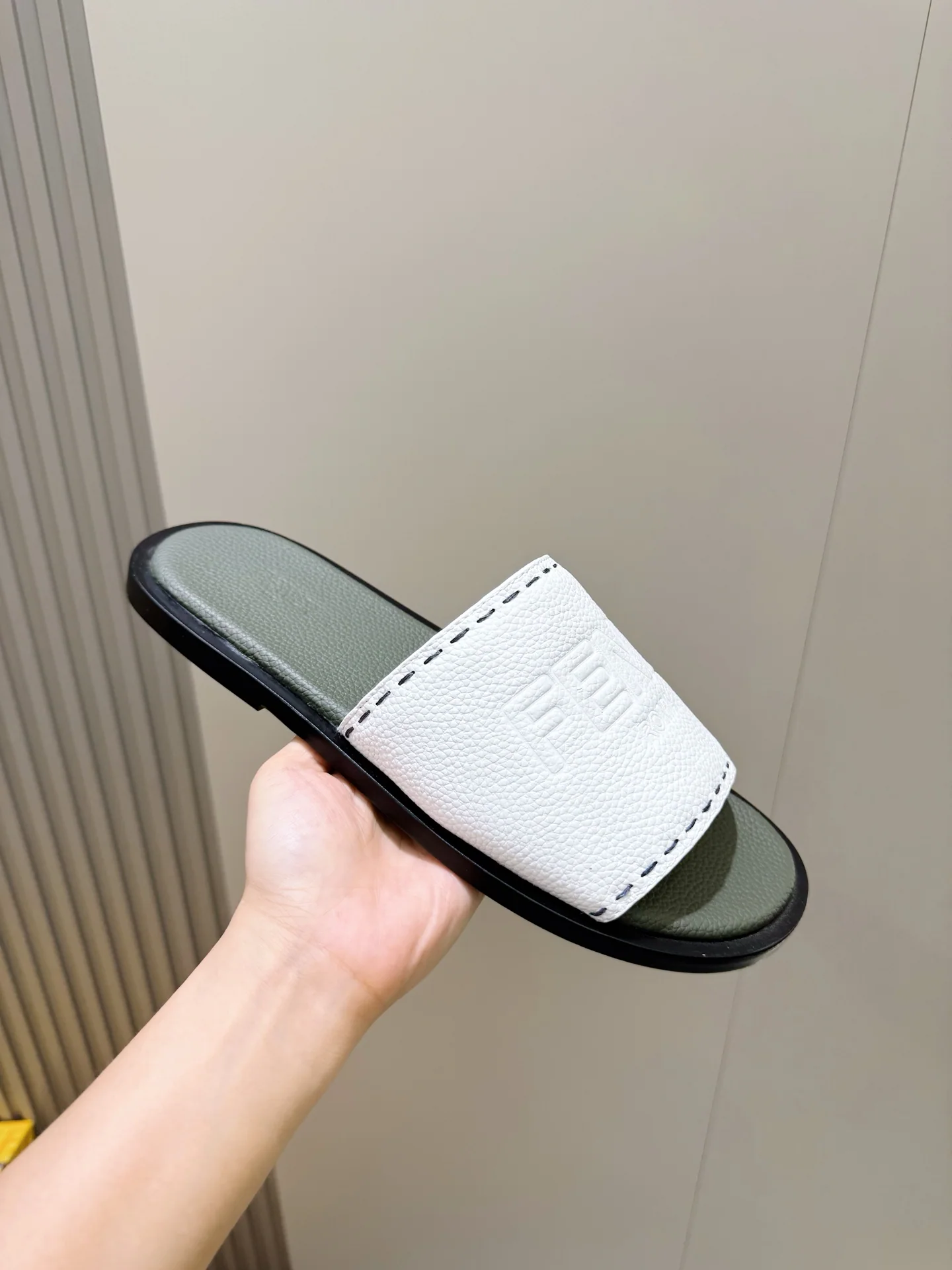 펜디 본피 가죽 스트랩 남성 샌들 상세 이미지 5