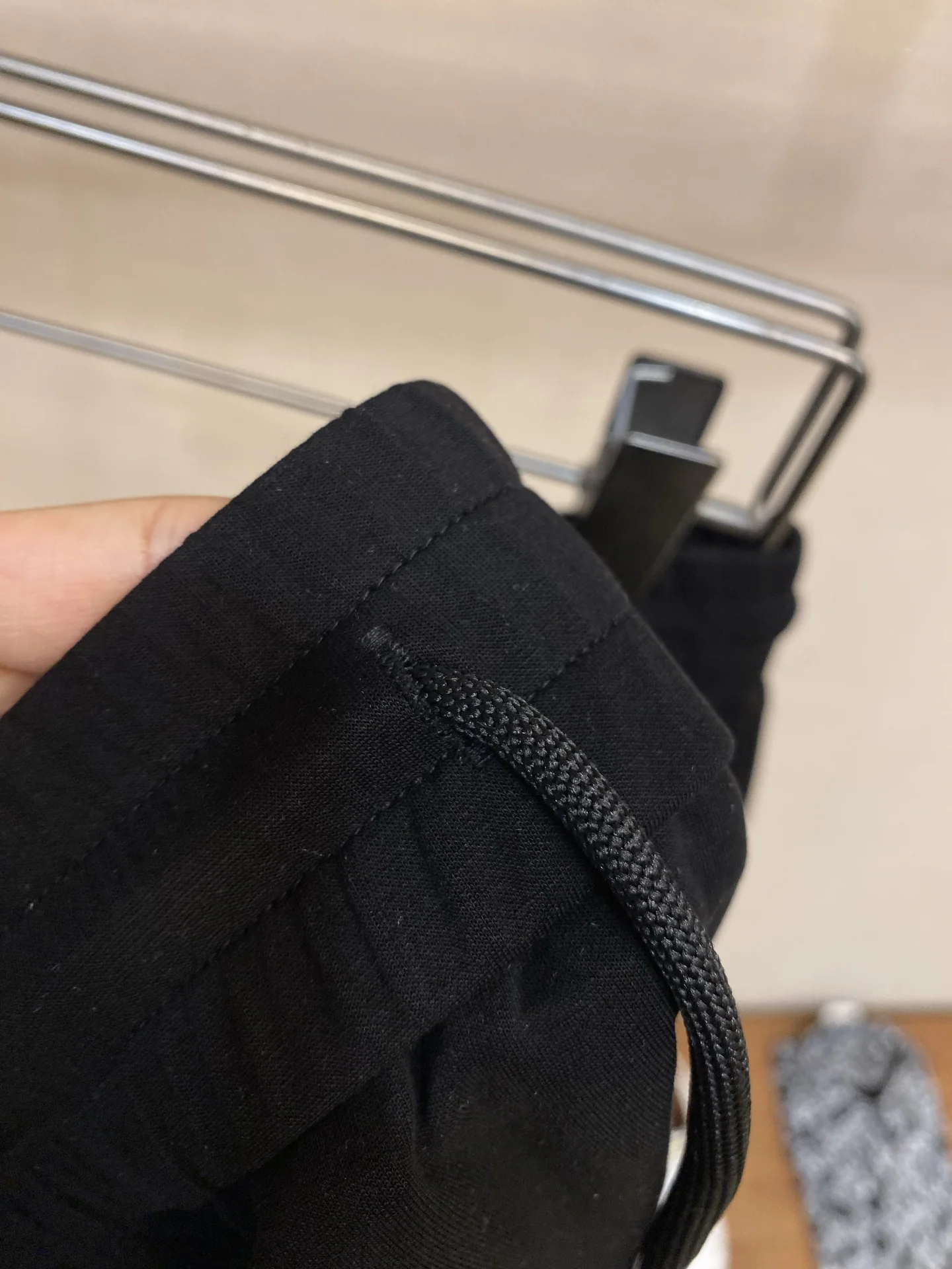 발렌시아가 남성 캐주얼 반바지 상세 이미지 4