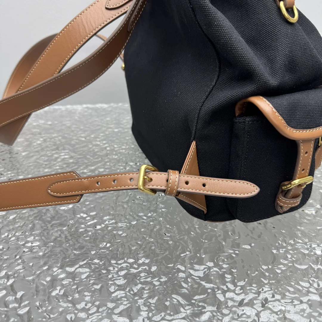 미우미우 캔버스 버클 백팩 상세 이미지 11