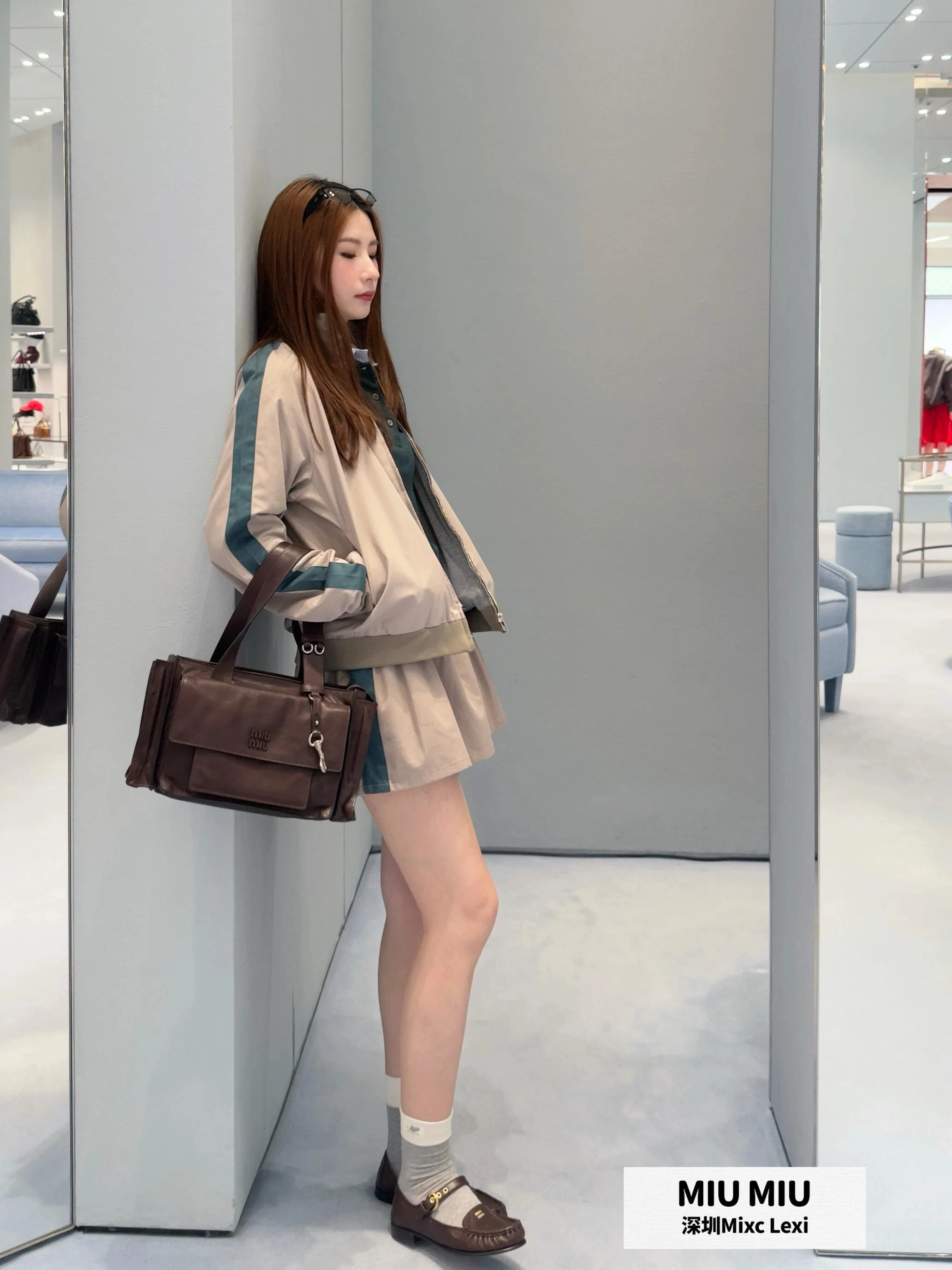 미우미우 카키 로고 집업 재킷 미디 스커트 세트 26 SS 상세 이미지 9