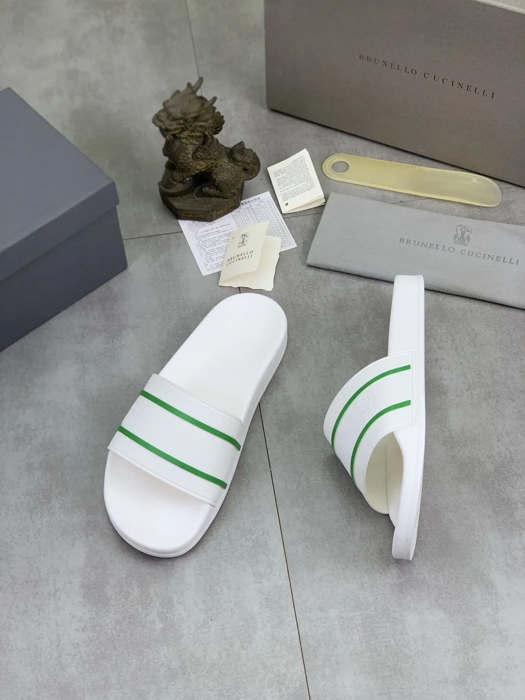 브루넬로쿠치넬리 워시드 스웨이드 캐주얼 슬리퍼 상세 이미지 3