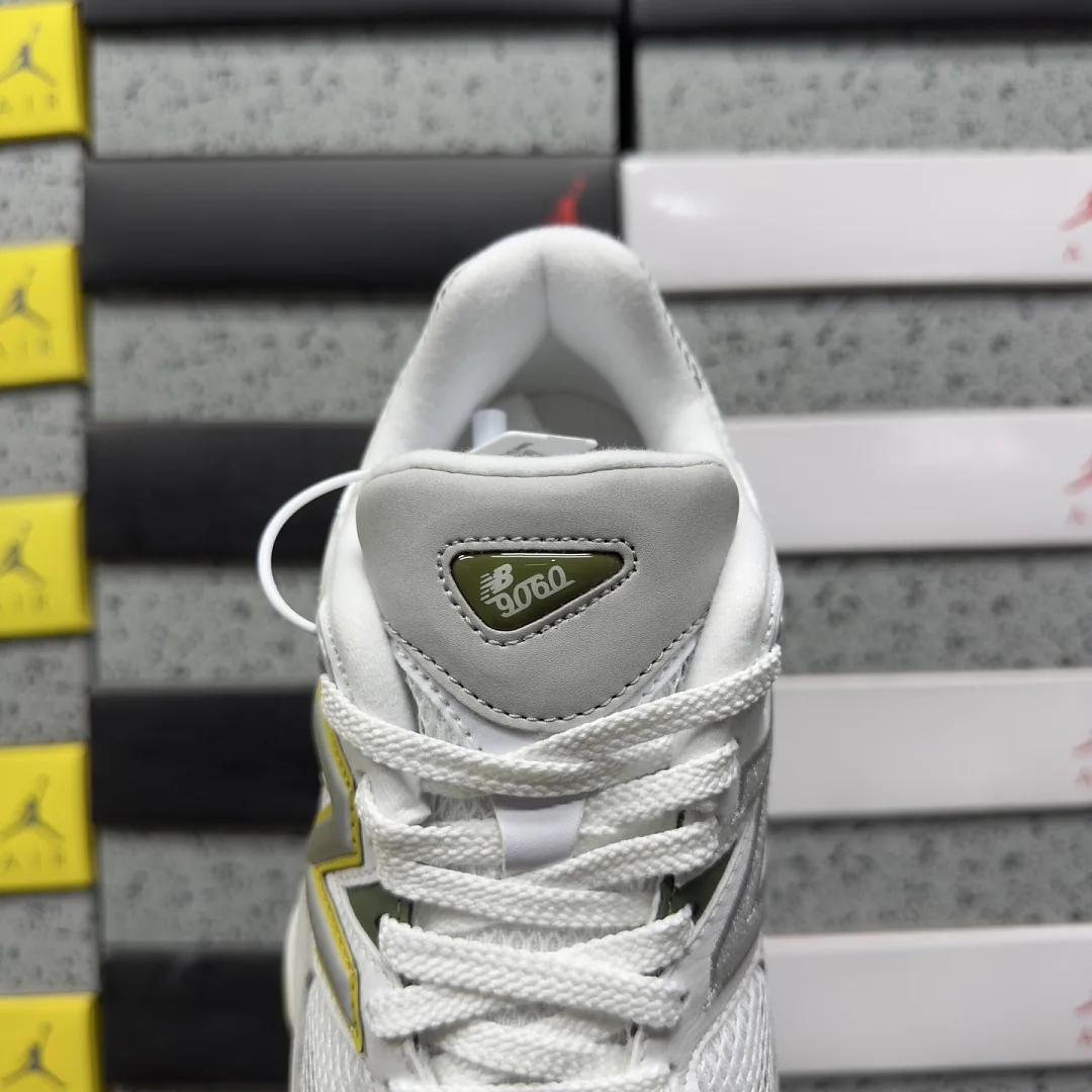 뉴발란스 [C] 9060 U906089D 202266 New Balance 9060 White Apollo Gold 상세 이미지 7