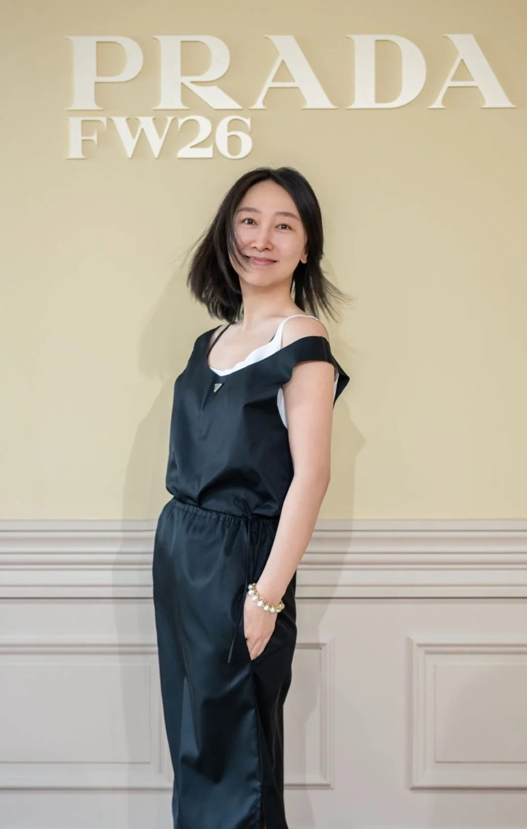 프라다 친환경 리사이클 나일론 여성 반팔 티셔츠 상세 이미지 4