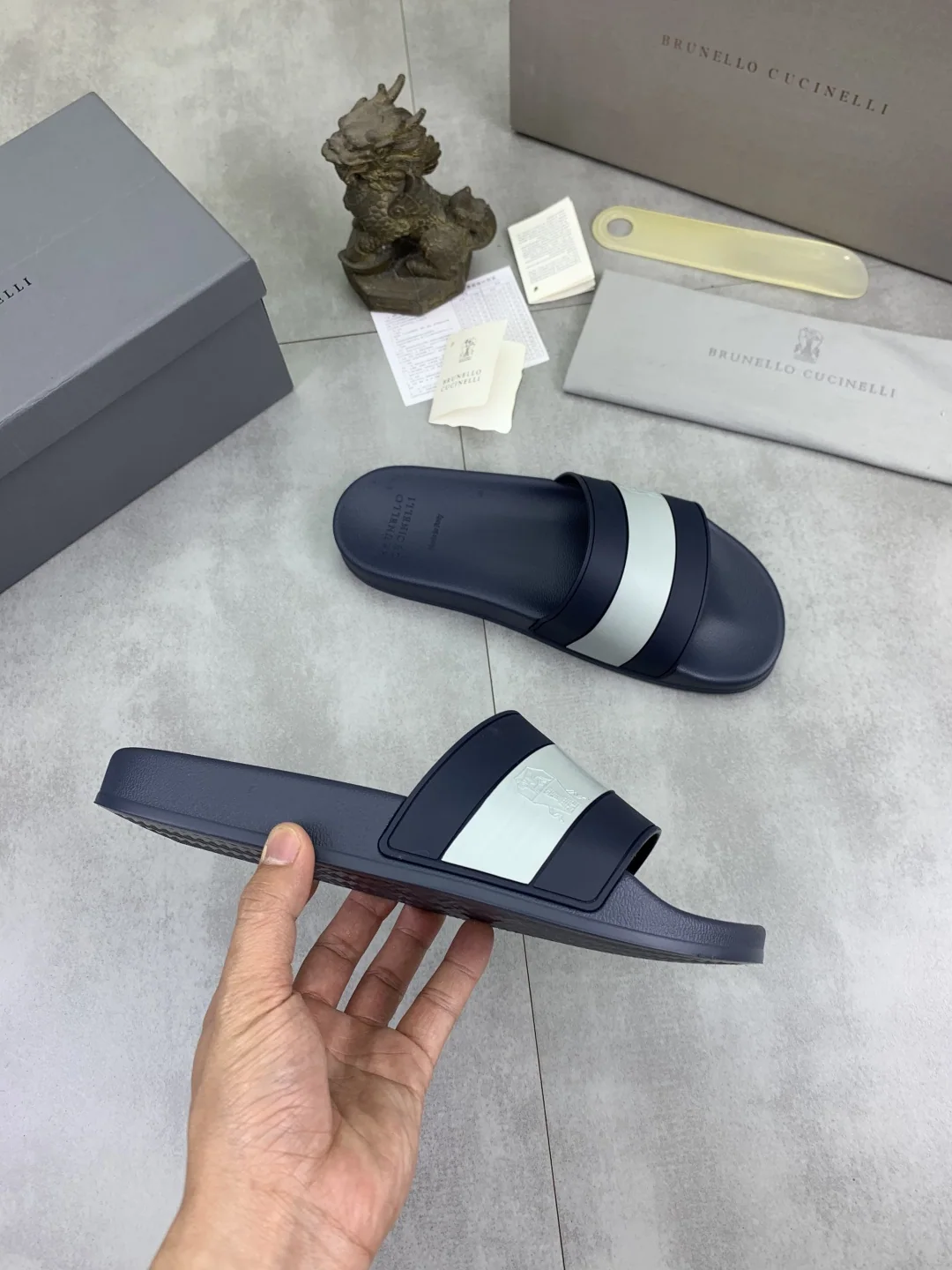 브루넬로쿠치넬리 워시드 스웨이드 캐주얼 슬리퍼 상세 이미지 6