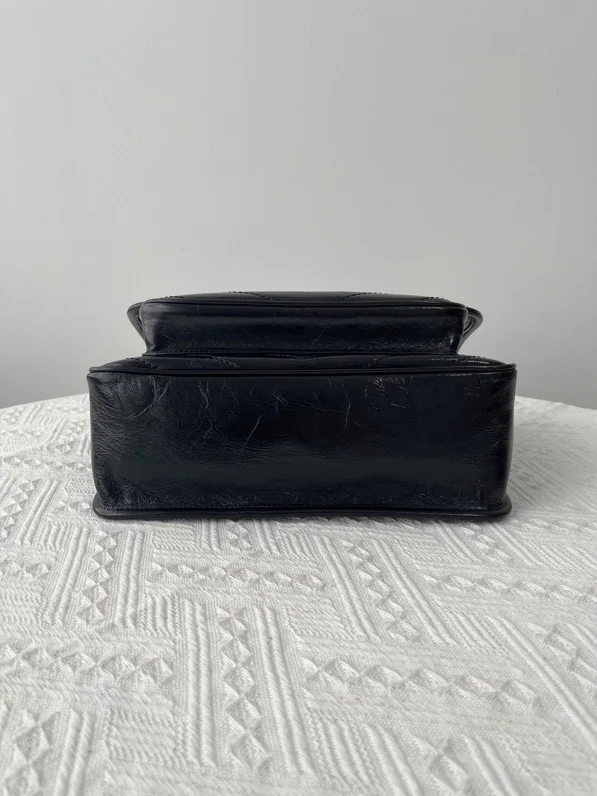 생로랑 니키 블랙 페인트 체인 숄더백 28CM633158 상세 이미지 4