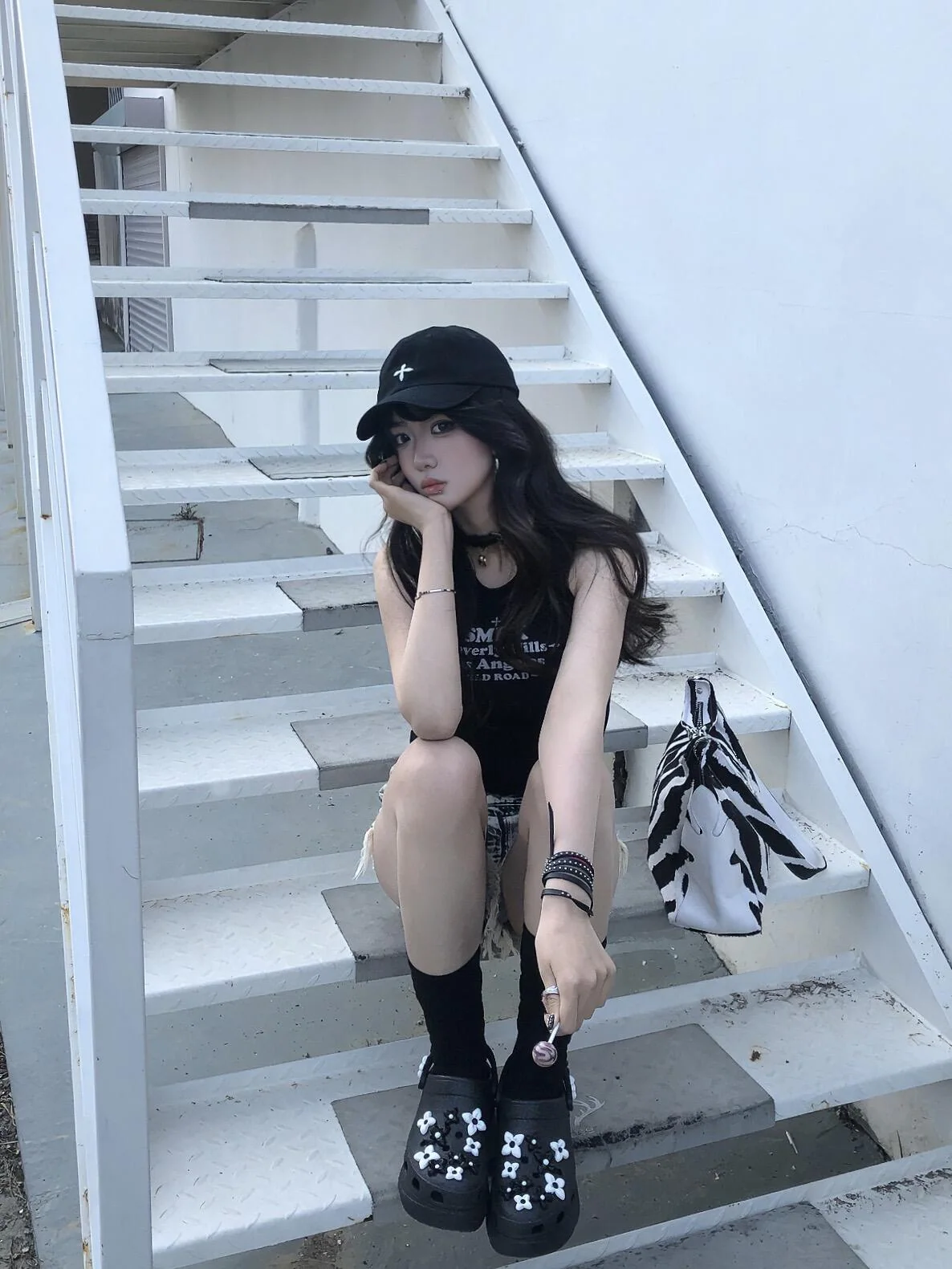 크롬하츠 빅크로스 블랙 화이트 포니헤어 크로스바디백 상세 이미지 12