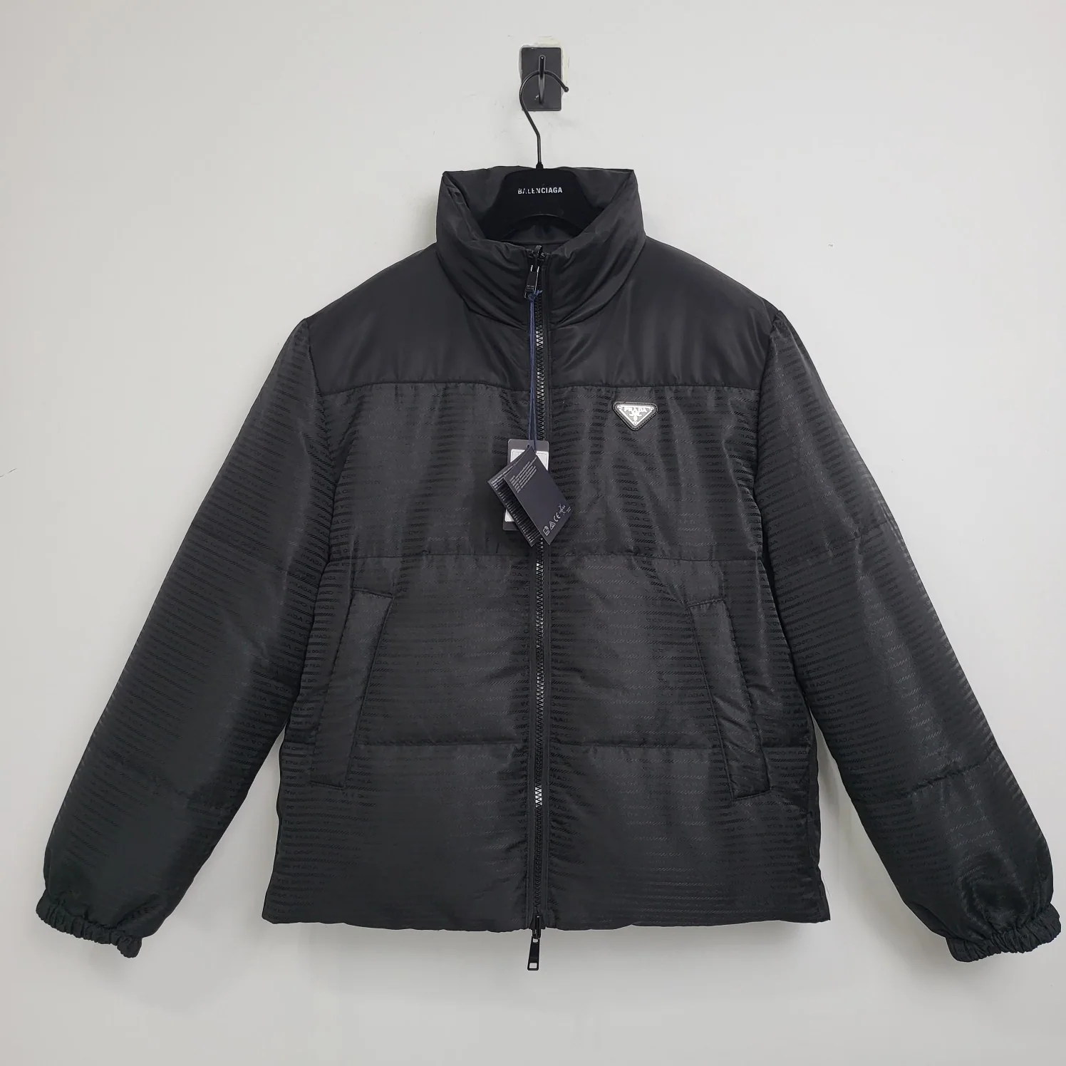 프라다 리버시블 다운 자켓 22 FW 22FW