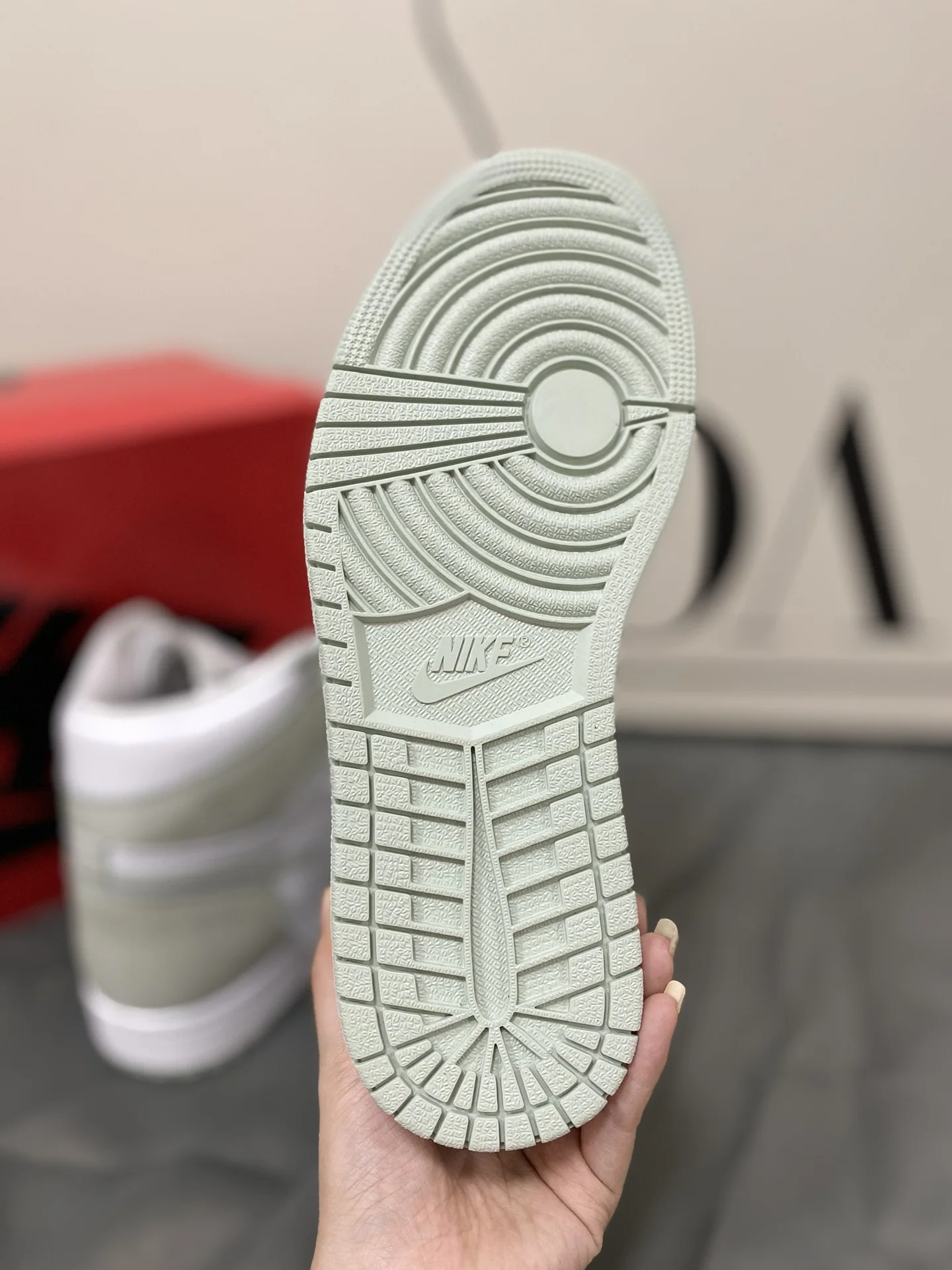 나이키조던 Air Jordan 1 Retro High OG 스니커즈 상세 이미지 9