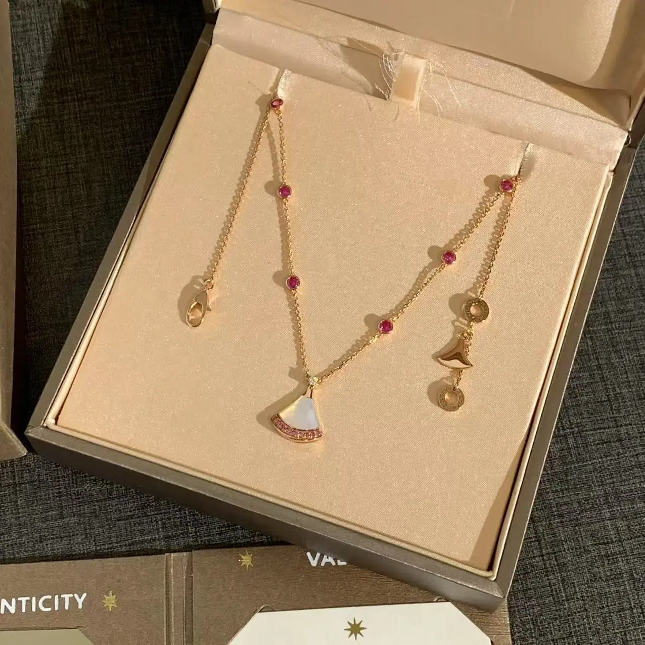 불가리 디바스드림 18 K 로즈골드 루비 다이아몬드 목걸이 상세 이미지 2