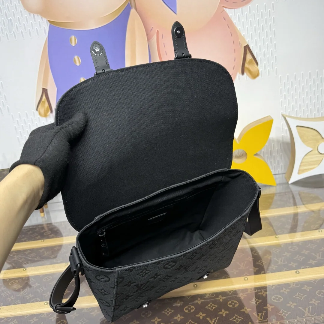 루이비통 크리스토퍼 메신저백 M28324 가방 상세 이미지 9