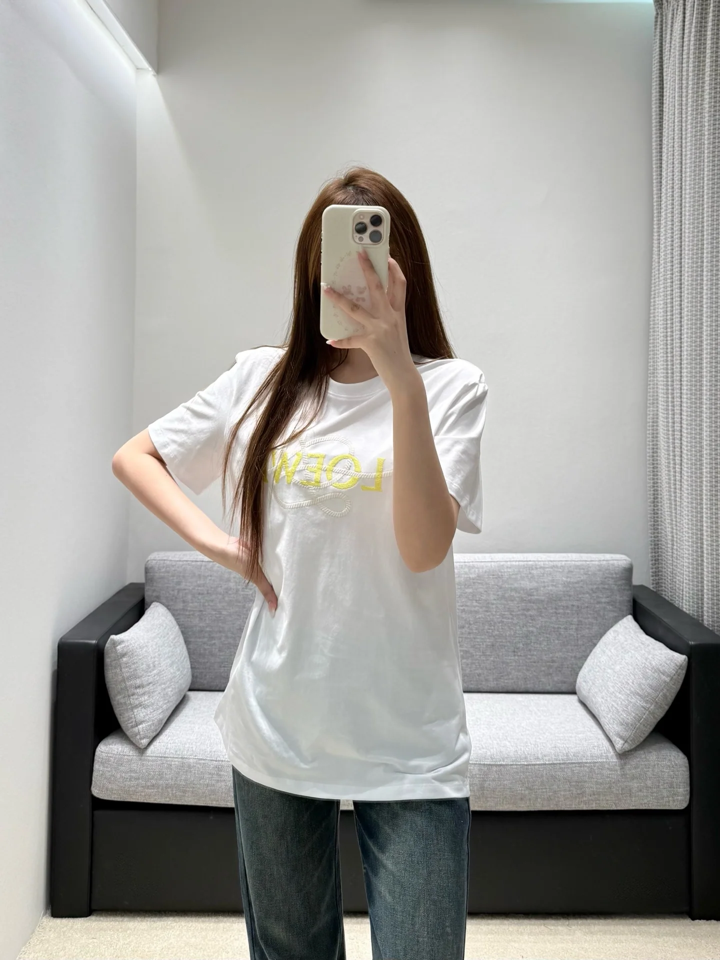 로에베 드롭 숄더 자수 로고 여성 반팔 티셔츠 상세 이미지 9