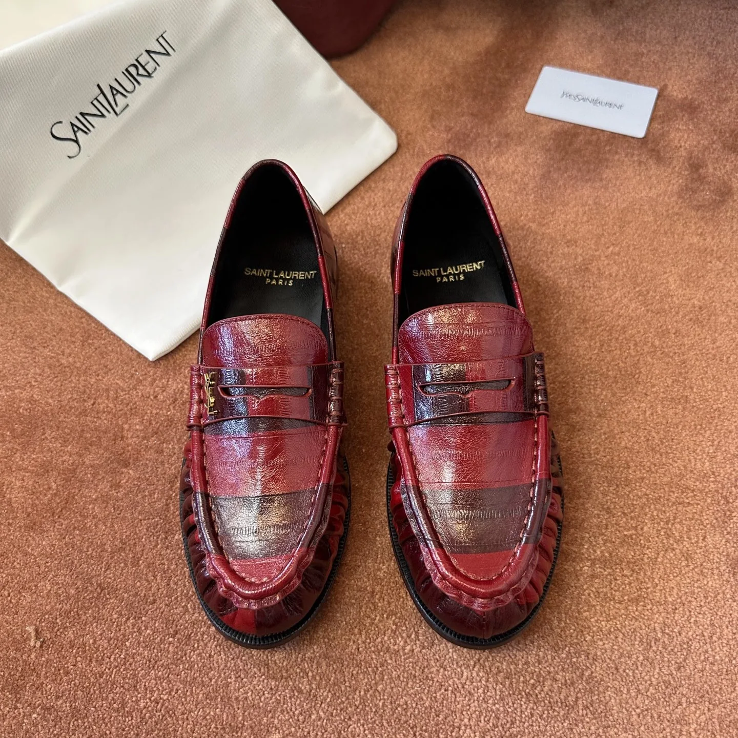 생로랑 YSL 앞코 덮인 장어가죽 뮬 로퍼 상세 이미지 1