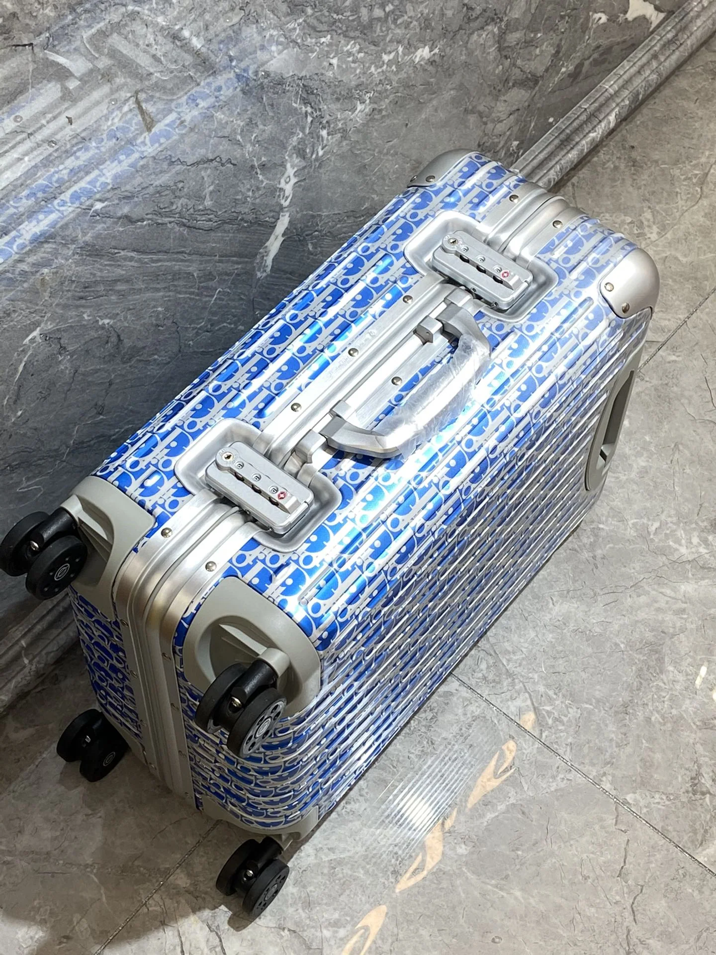 여행가방 리모와 그라디언트 블루 여행가방 상세 이미지 4