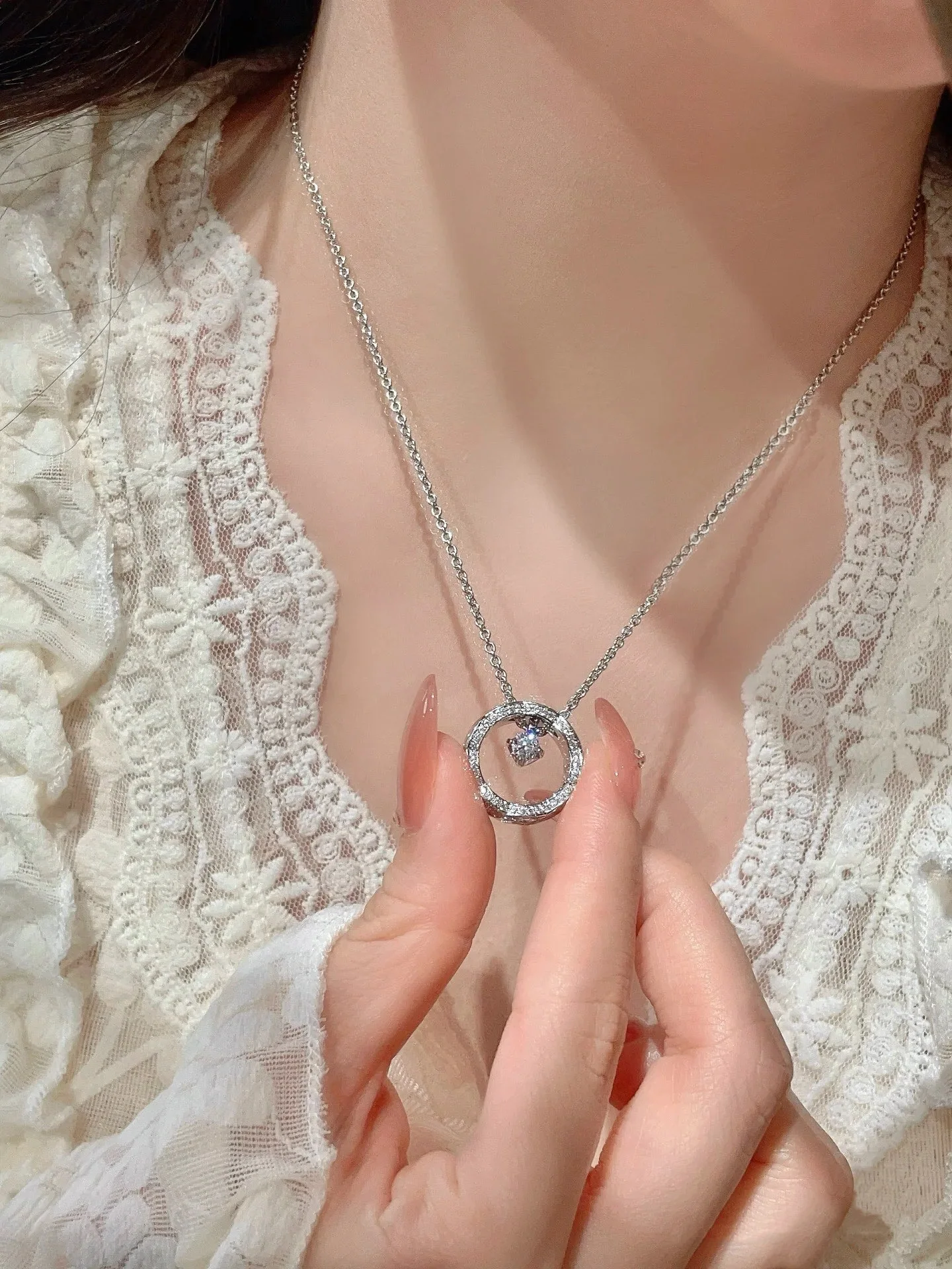 샤넬 퀼팅 비즈 라인스톤 목걸이 상세 이미지 1
