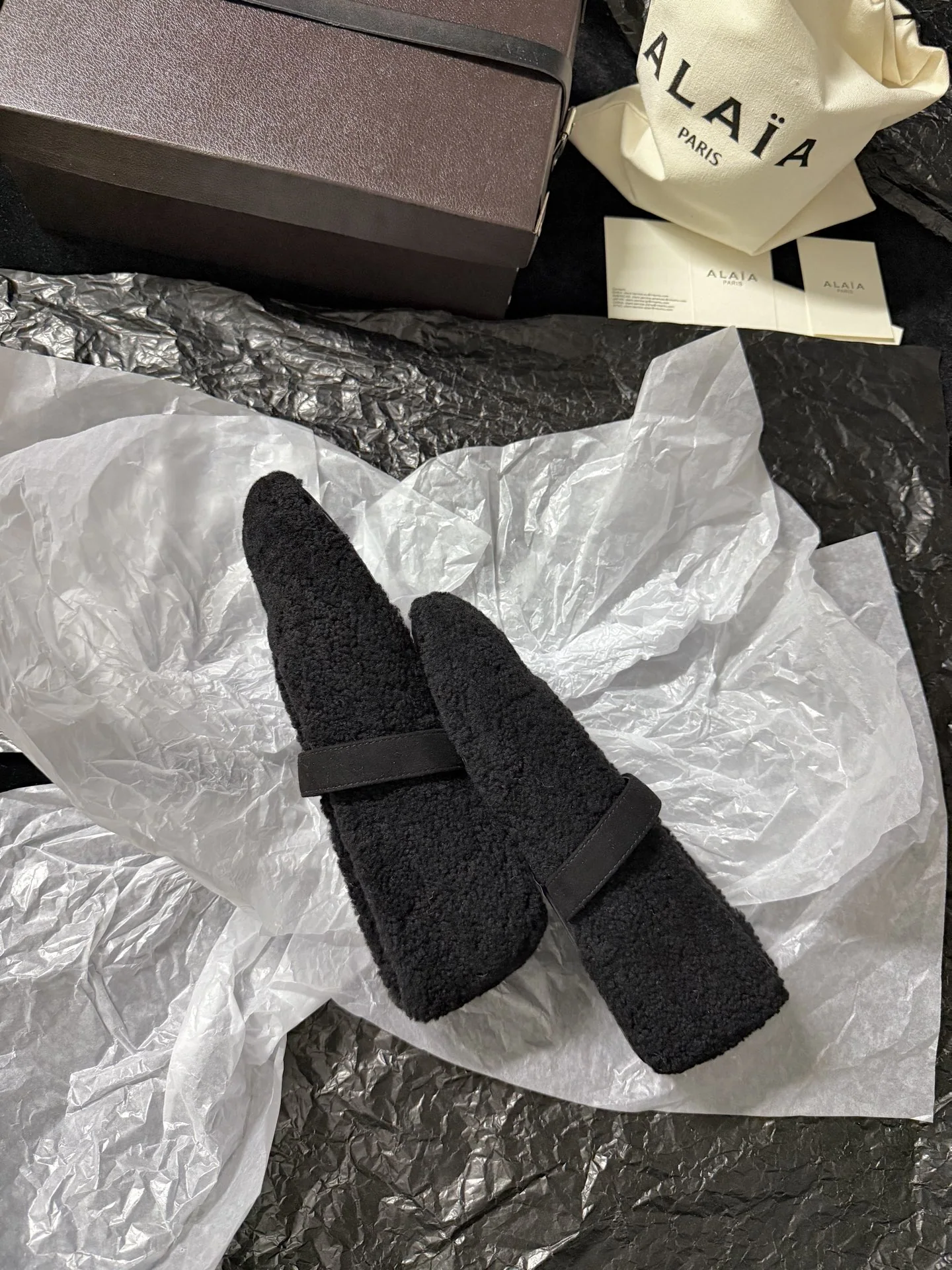 알라이아 플러시 버클 여성 신발 상세 이미지 4