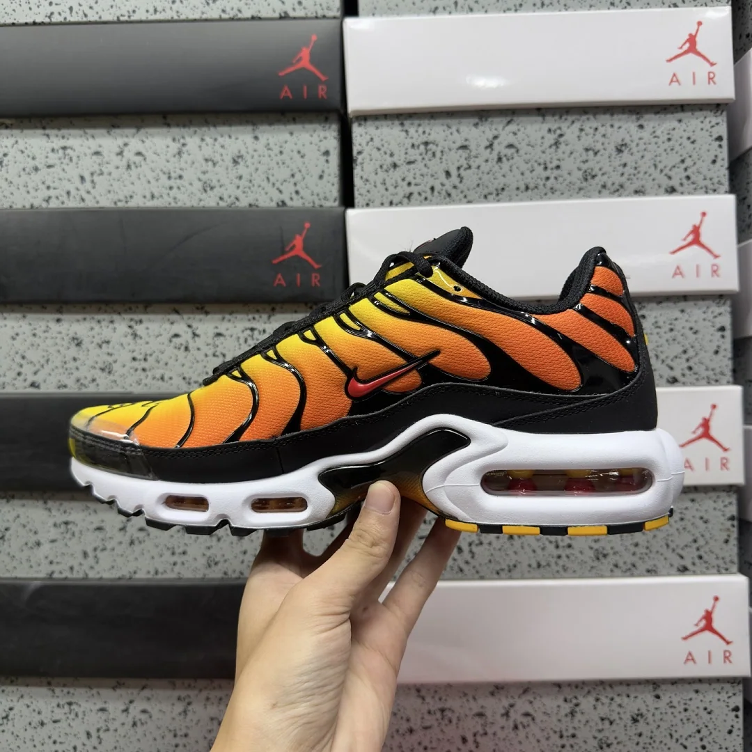 나이키 [TK] 에어 맥스 플러스 블랙 오렌지 화이트 HF0552-001 201974 Nike Air Max Plus Sunset 상세 이미지 5