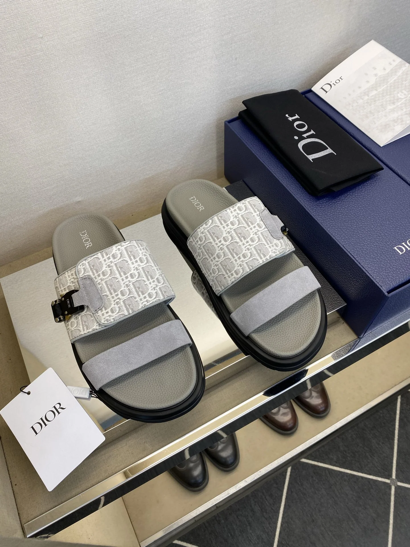 디올 남성 캔버스 카프스킨 슬리퍼 상세 이미지 1
