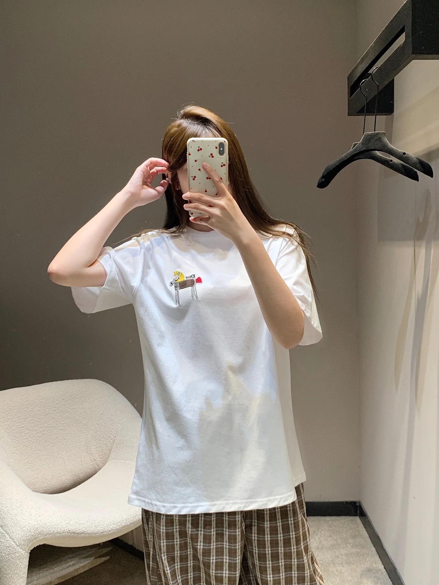 디올 포니 자수 오버사이즈 여성 반팔 티셔츠 26 SS 상세 이미지 1
