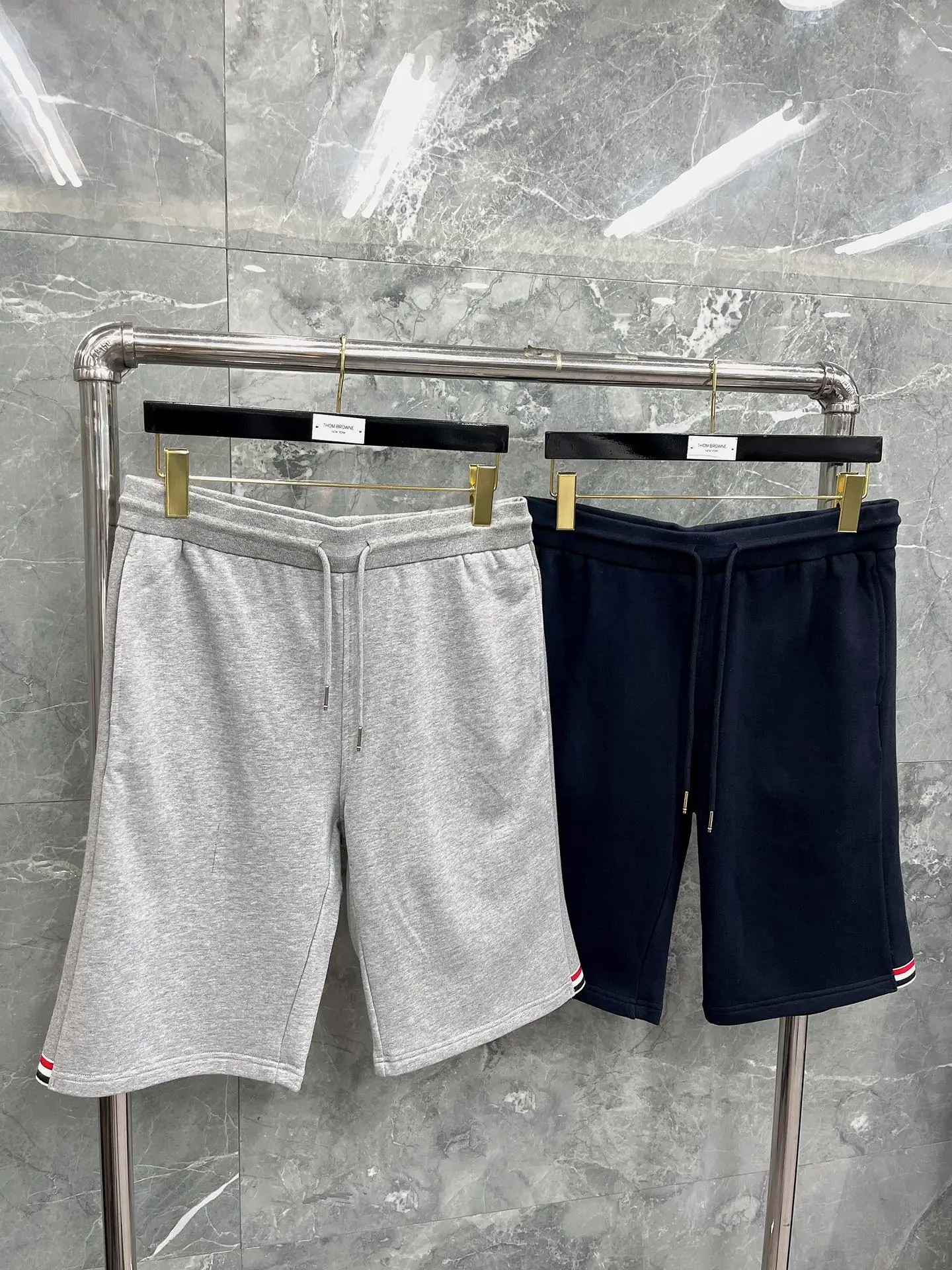 톰브라운 반바지 40413 Thom Browne Shorts 상세 이미지 2