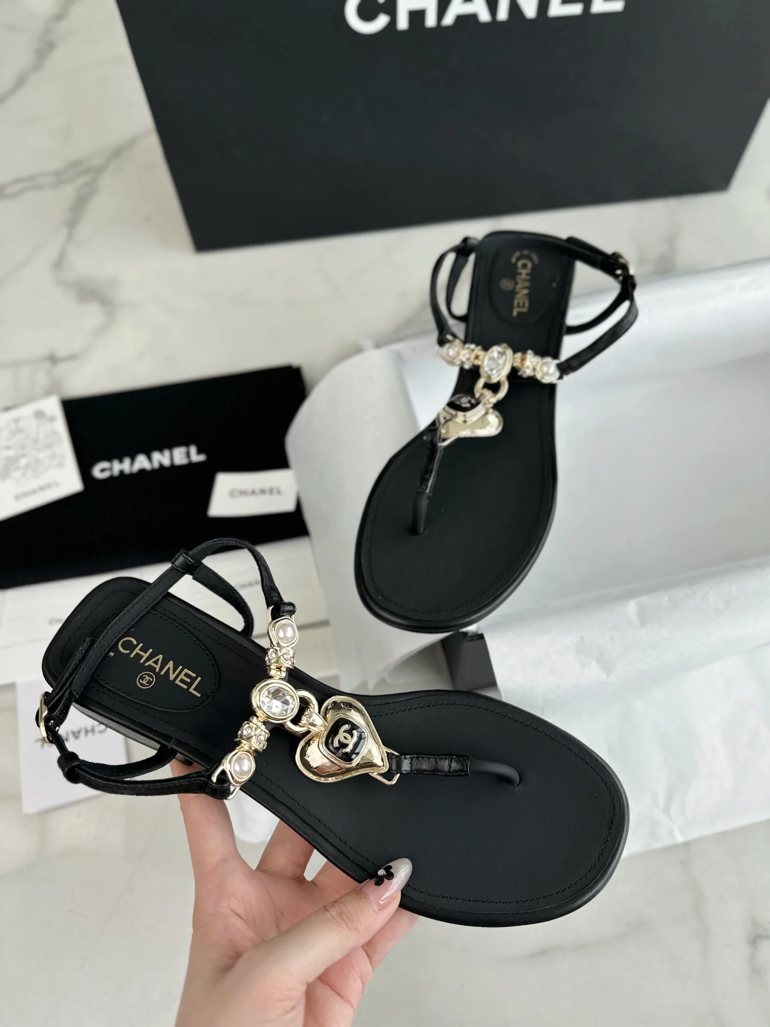 샤넬 하트 진주 버클 블랙 샌들 3261 상세 이미지 7