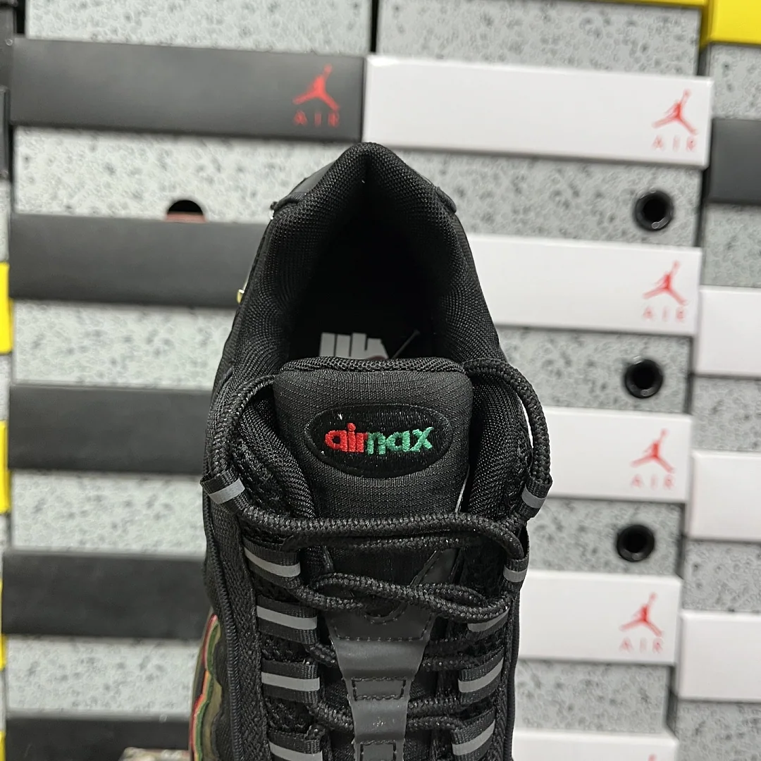 나이키 [XY] 에어 맥스 95 SP IB4453-001 201492 Nike Air Max 95 SP Undefeated Black 상세 이미지 2