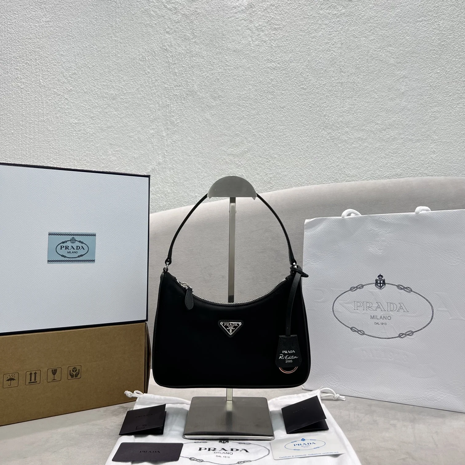 프라다 나일론 호보백 C168838 상세 이미지 1