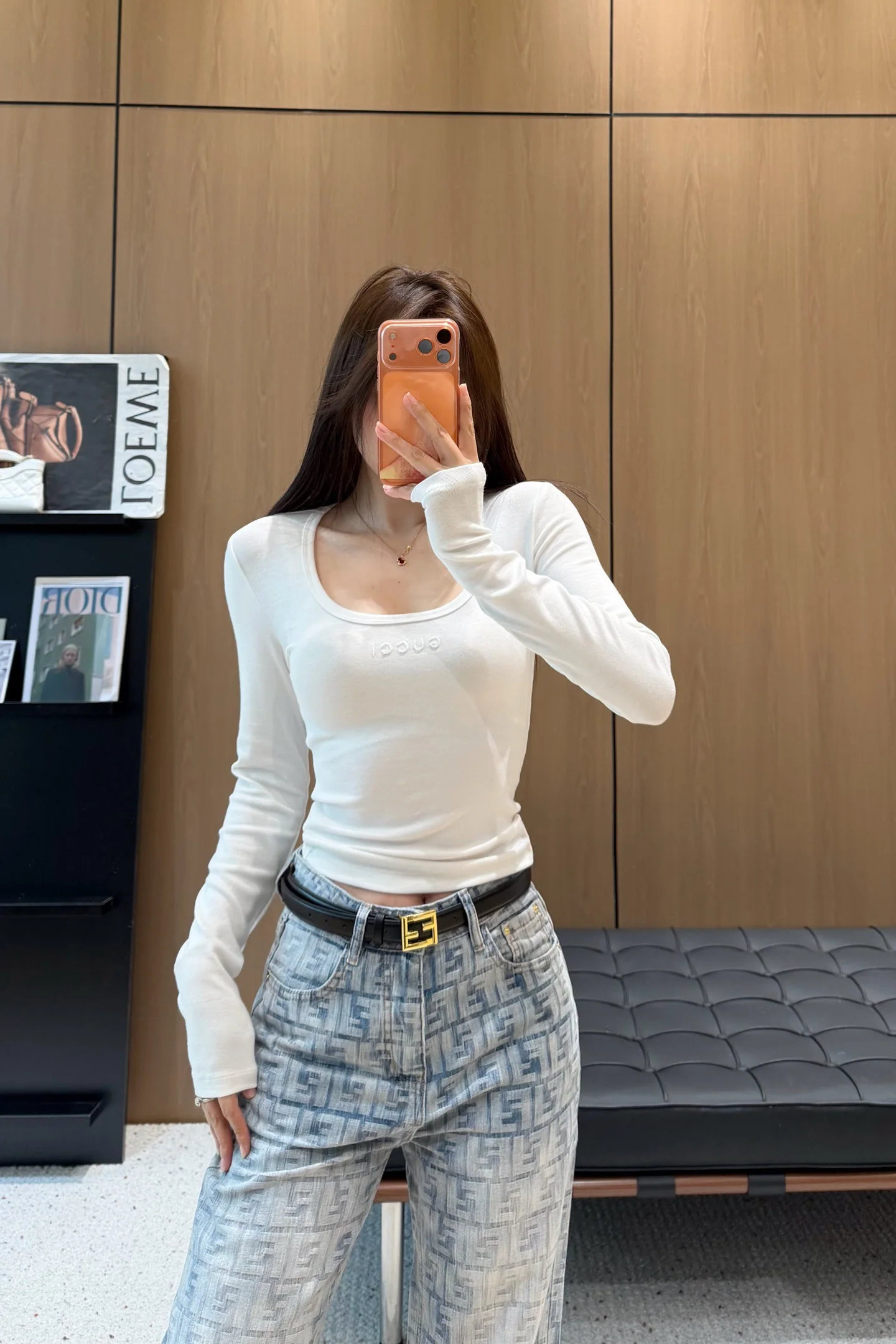 구찌 자수 U넥 긴팔 티셔츠 상세 이미지 1