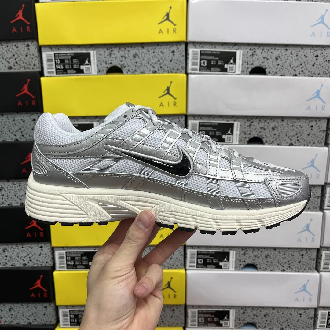 나이키 [CS] P 6000 CD6404-105 201531 Nike P-6000 White Metallic Silver Flat Black 상세 이미지 3
