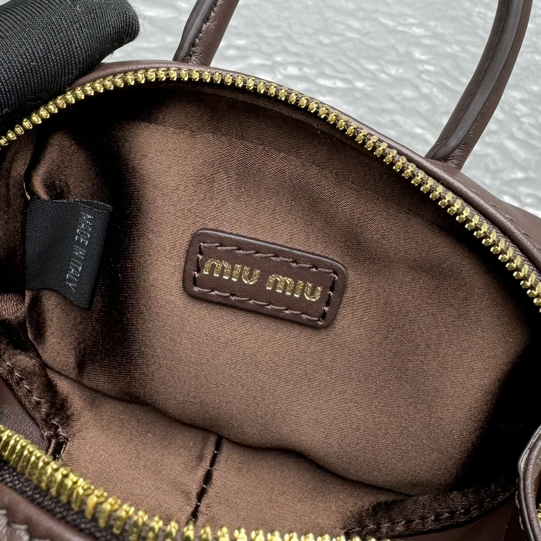 미우미우 초미니 브리프케이스 가방 상세 이미지 9