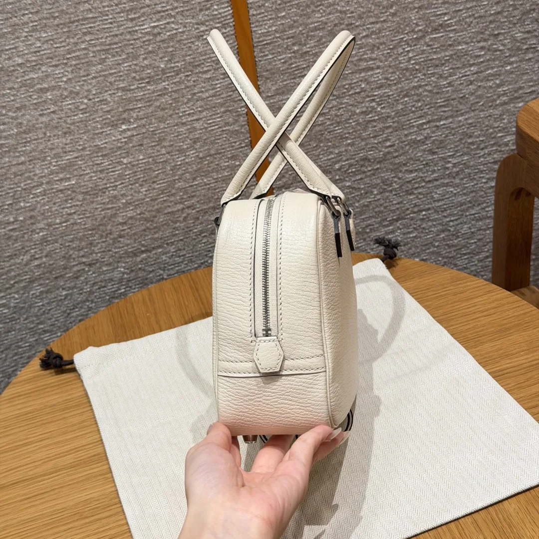 에르메스 미니 페더 염소가죽 가방 상세 이미지 4