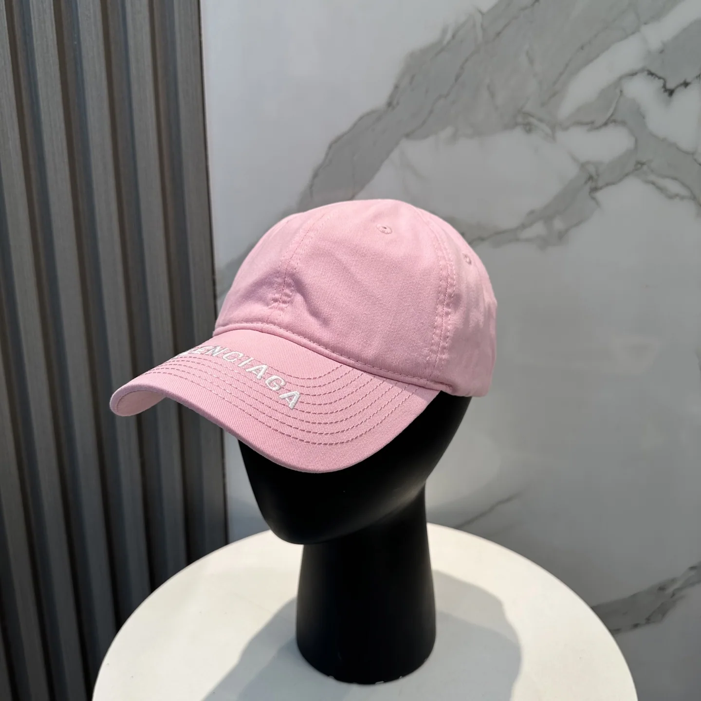 발렌시아가 베이스볼 모자 상세 이미지 1