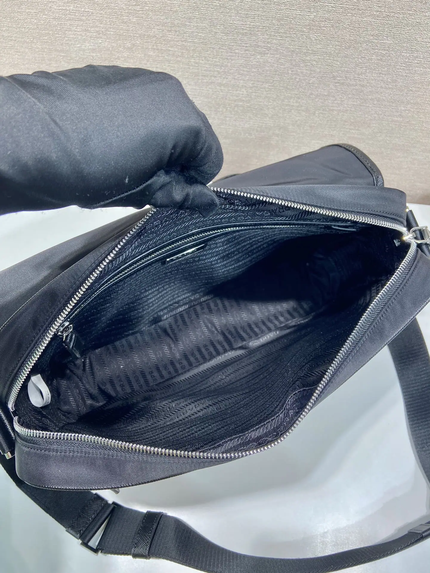 프라다 나일론 메신저백 숄더 가방 2VD039 상세 이미지 7