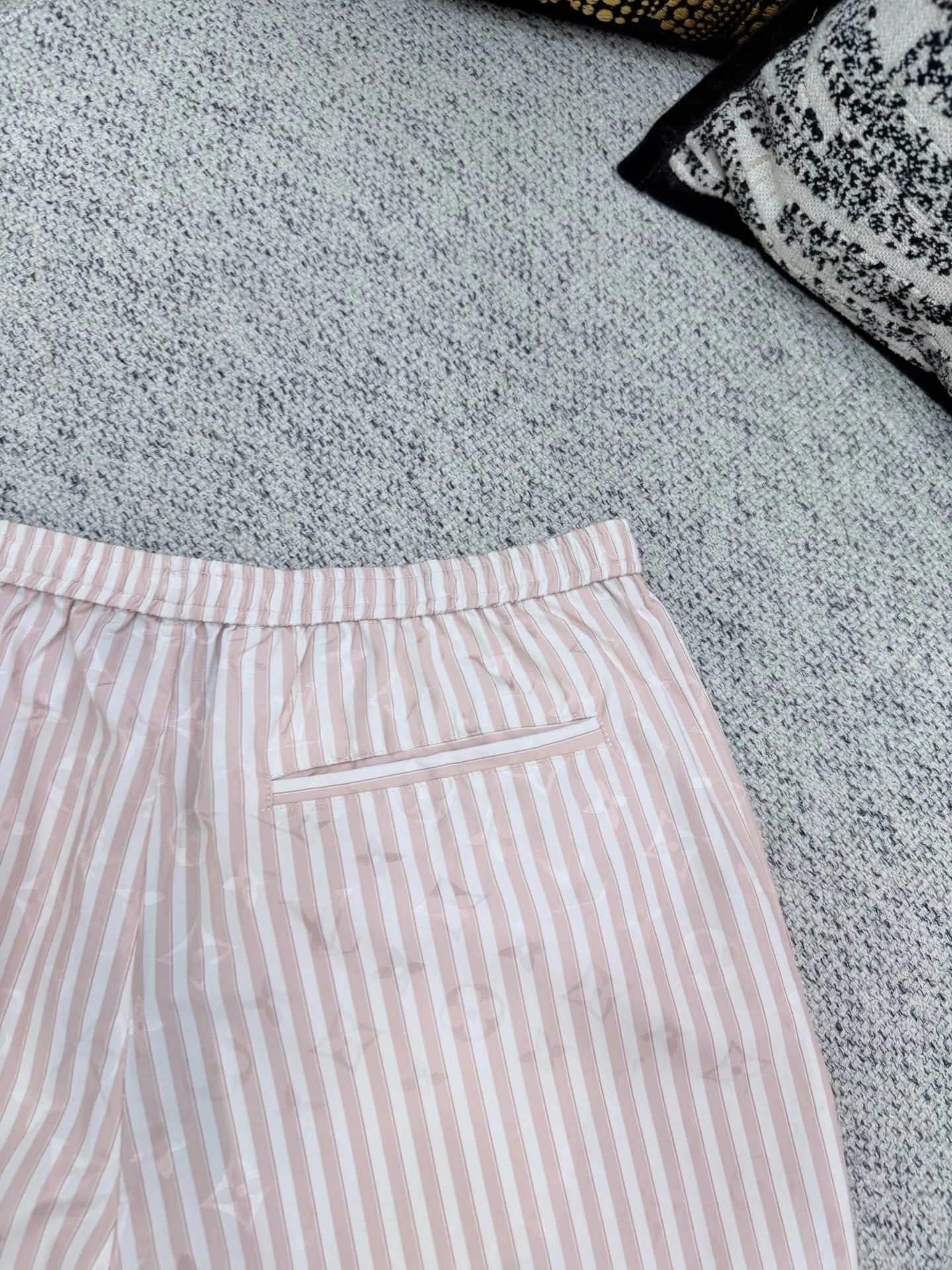 루이비통 모노그램 스트라이프 드로스트링 남성 반바지 26 SS 상세 이미지 8