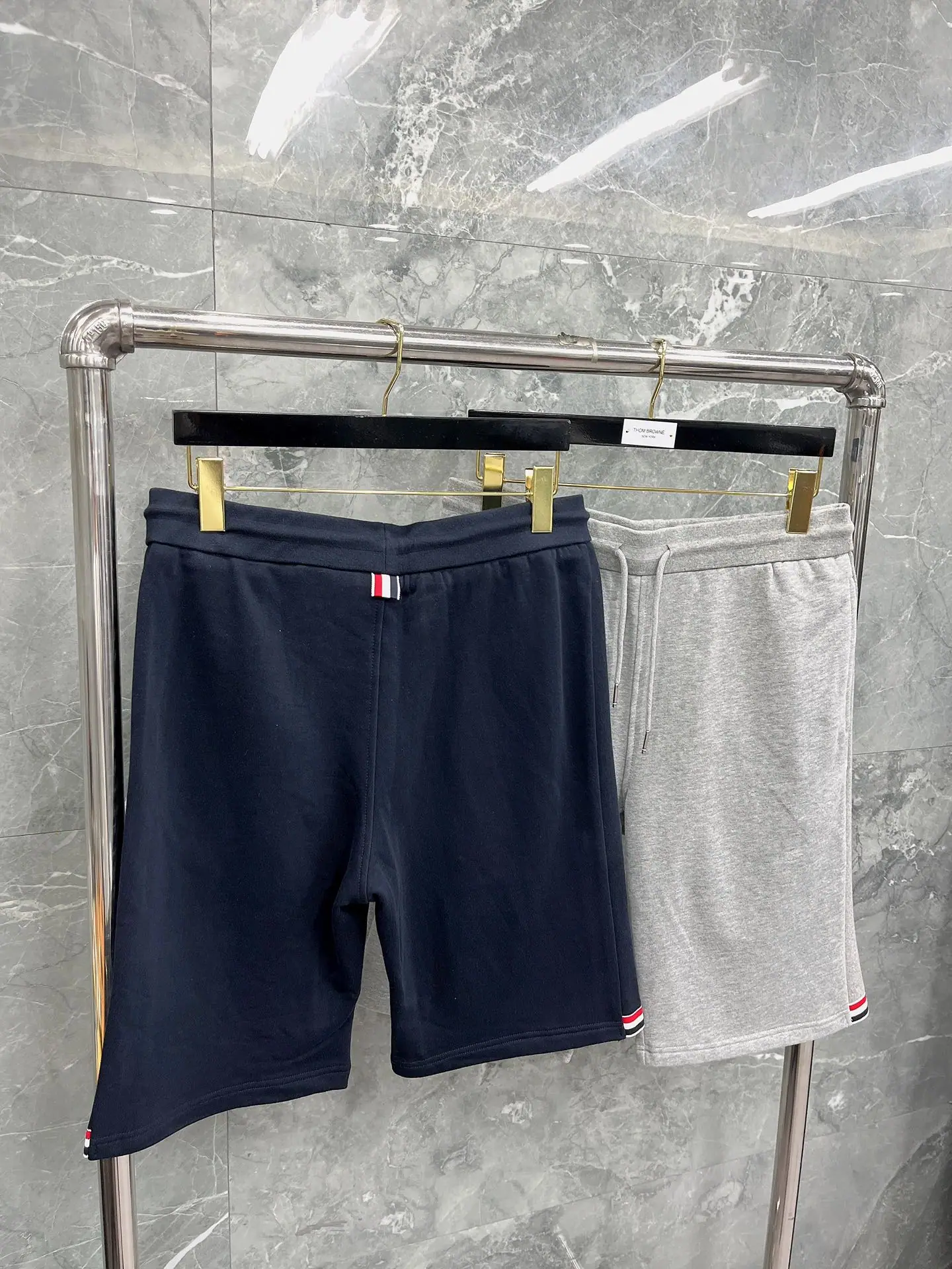 톰브라운 반바지 40413 Thom Browne Shorts 상세 이미지 3