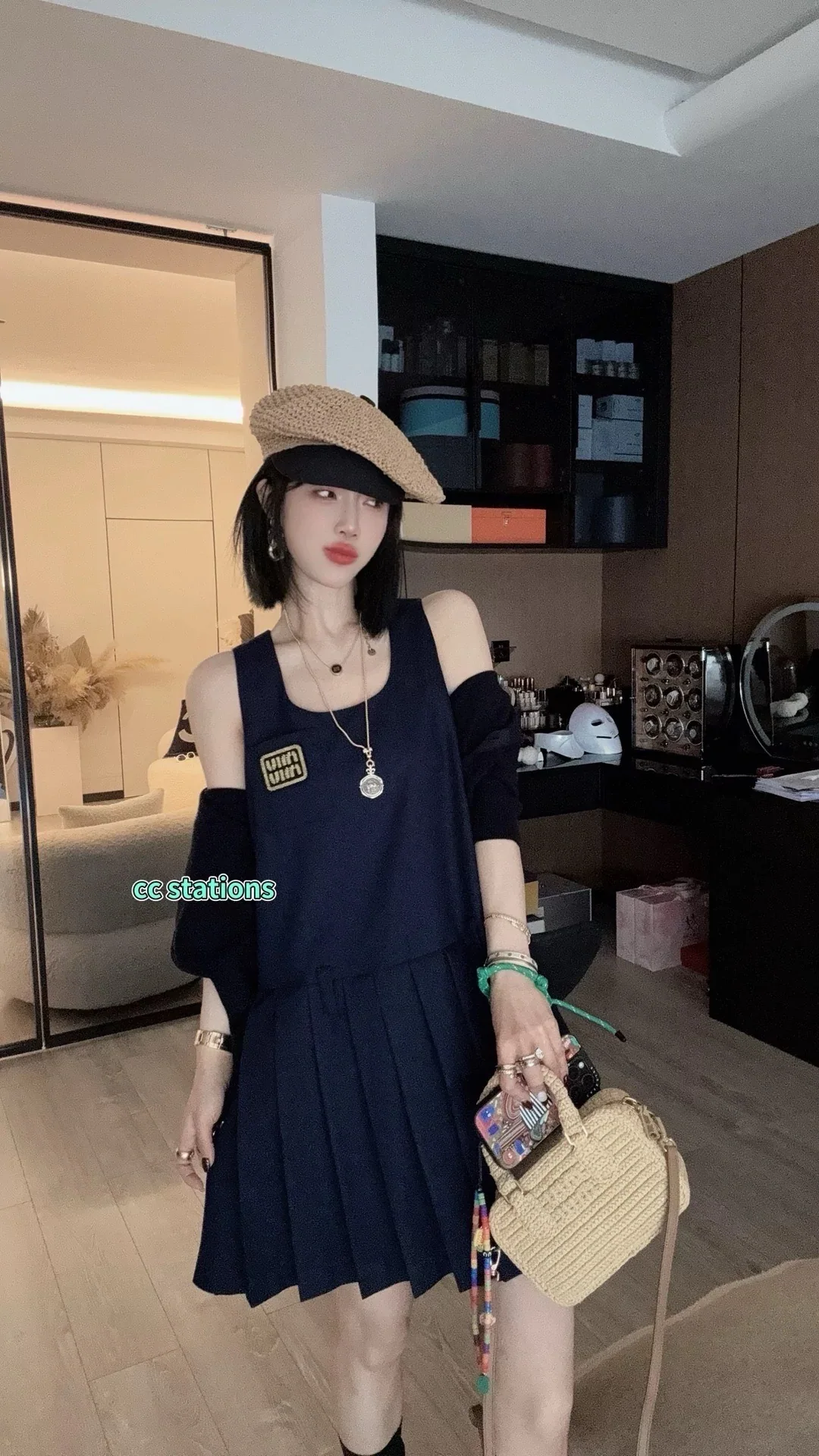 미우미우 레터 장식 목걸이 상세 이미지 8