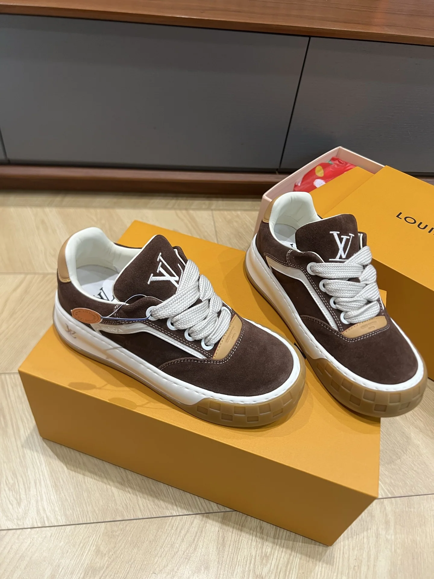 루이비통 LV 26 경사 커플 스케이트보드 신발 상세 이미지 3