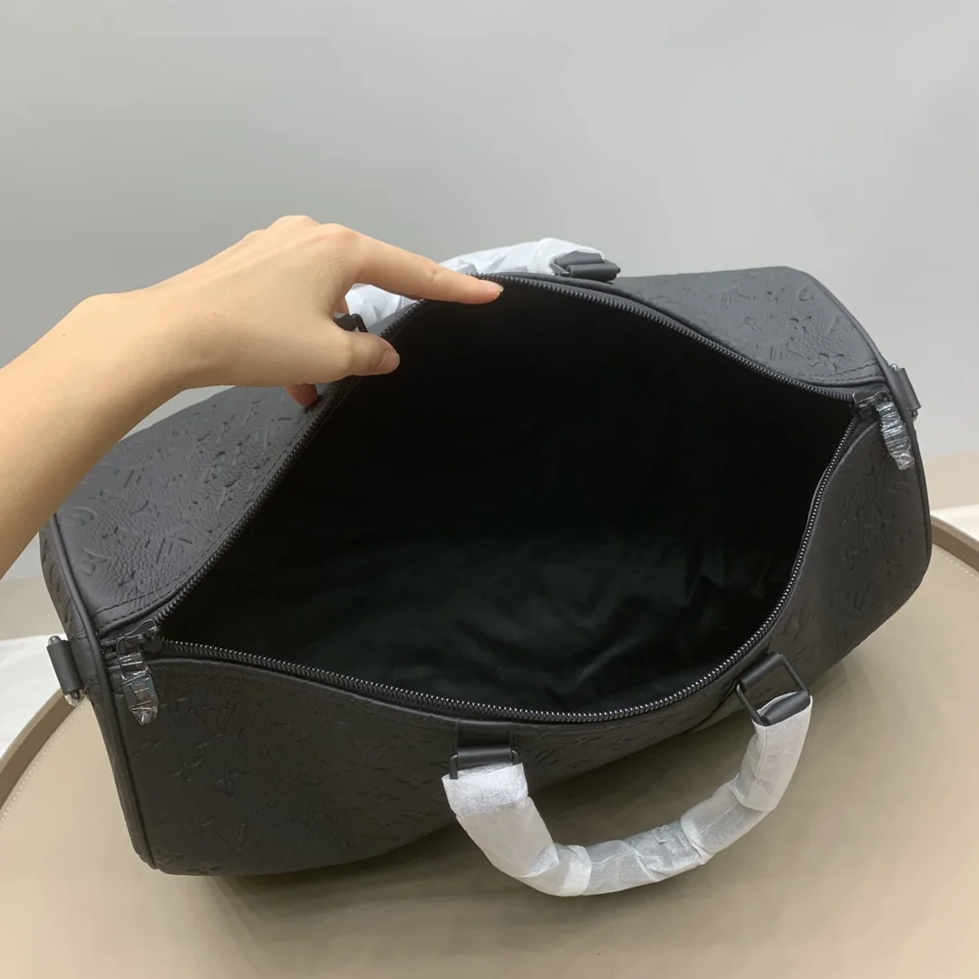 루이비통 엠보싱 가죽 키팔 가방 M59025 상세 이미지 8