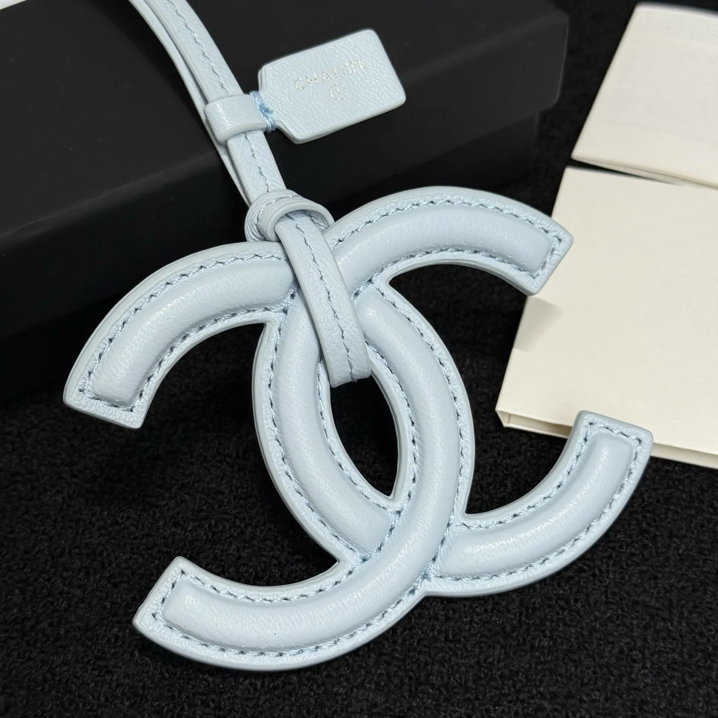 샤넬 램스킨 더블 C 로고 키링 상세 이미지 8