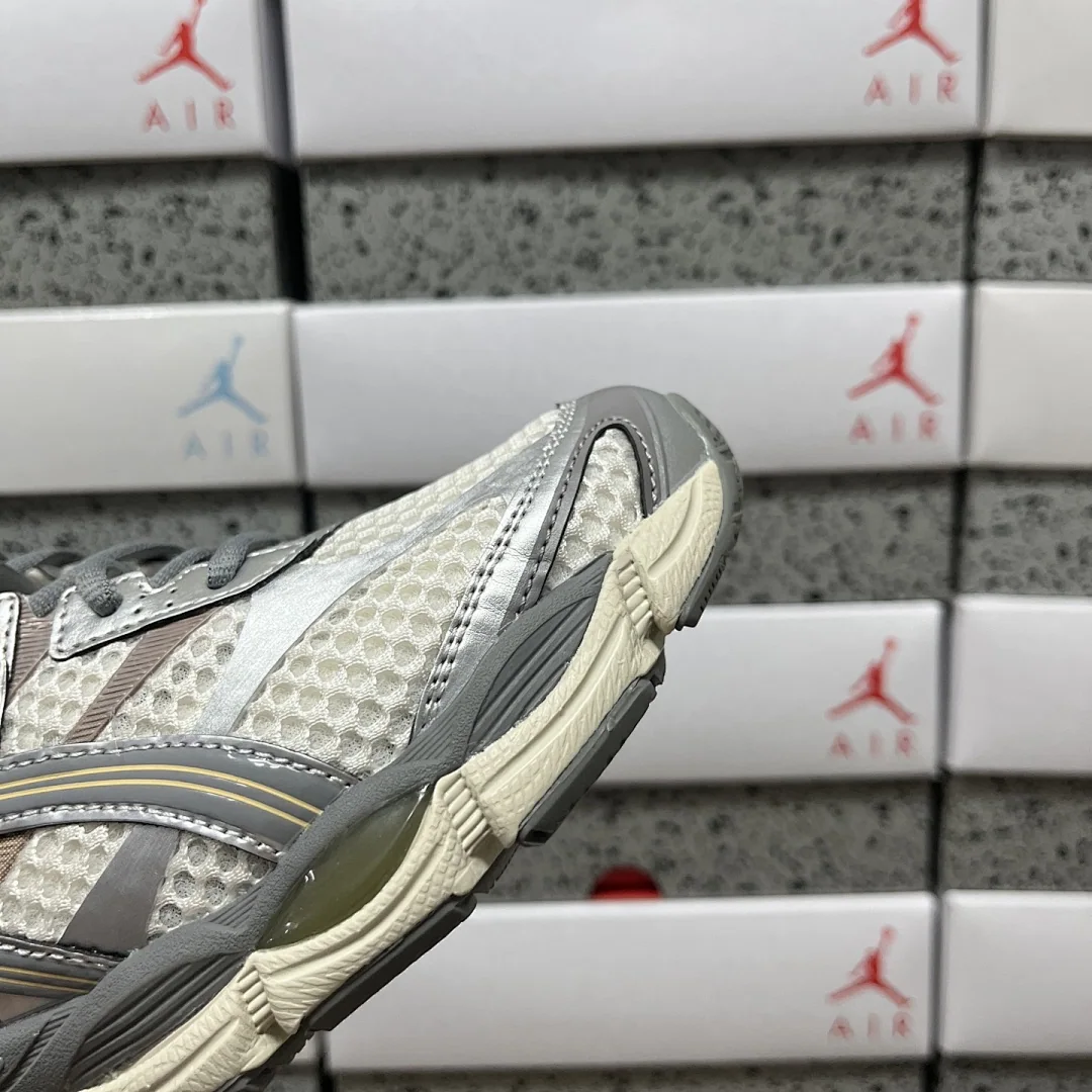 아식스 [TOP] 젤 큐뮬러스 16 1203A733-101 200299 Asics Gel-Cumulus 16 Cream Clay Grey 상세 이미지 8