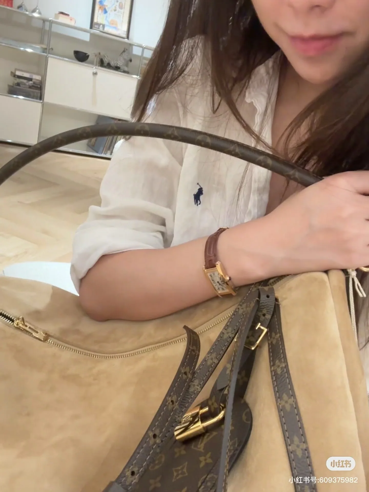루이비통 버드케이지 스웨이드 숄더백 M26451 상세 이미지 8