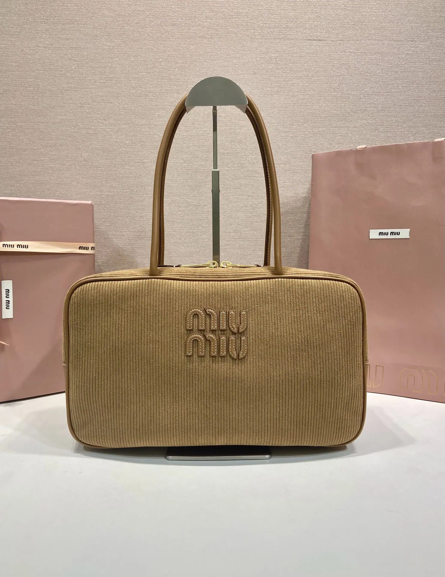 미우미우 코듀로이 볼링백 5BB117