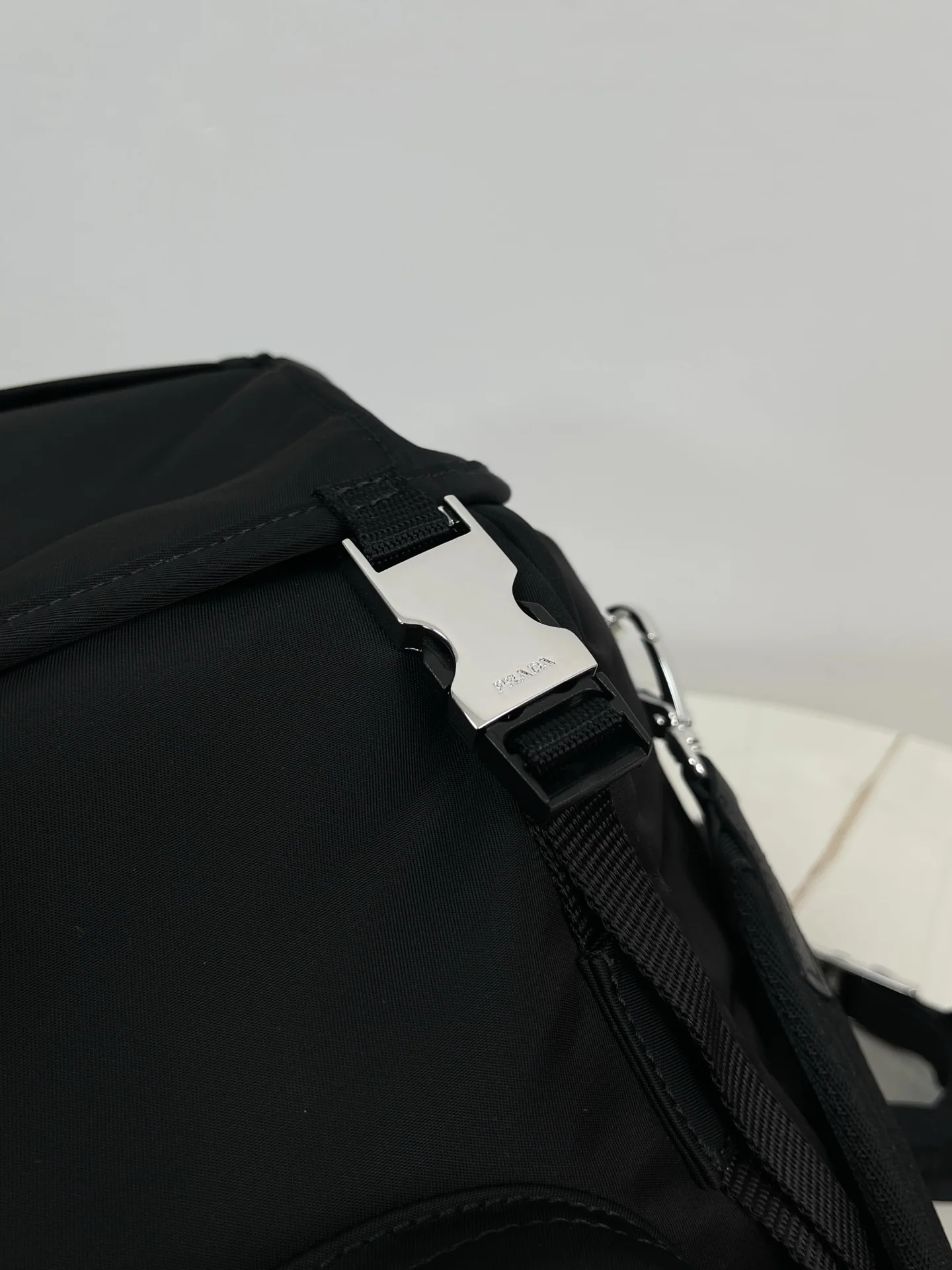 프라다 방수 소재 남성 백팩 1BZ039 상세 이미지 7