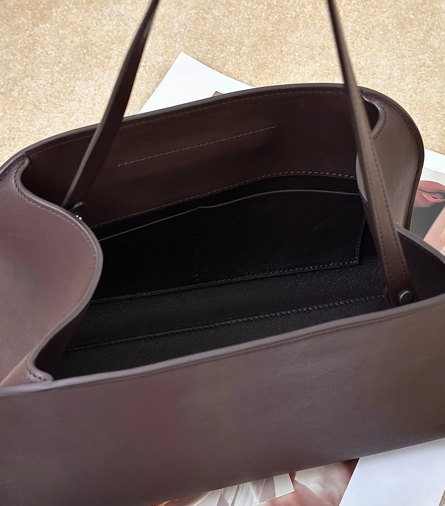 더로우 페기 클러치 가방 상세 이미지 9
