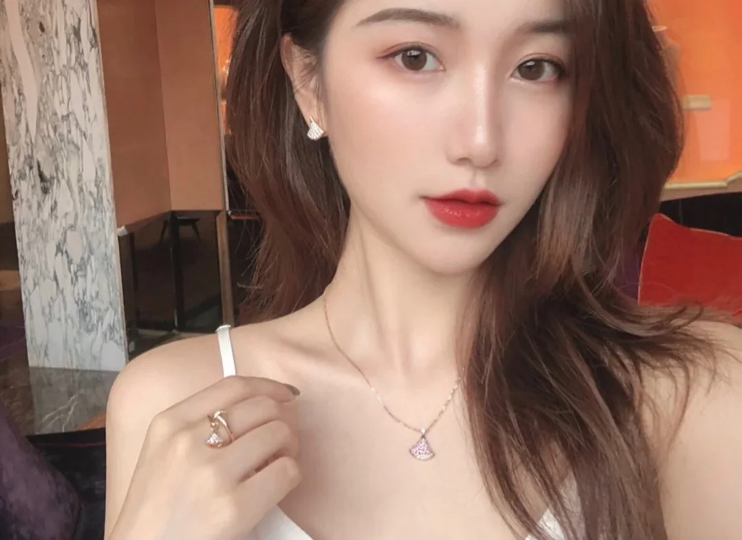 불가리 큐빅 장식 귀걸이 상세 이미지 4